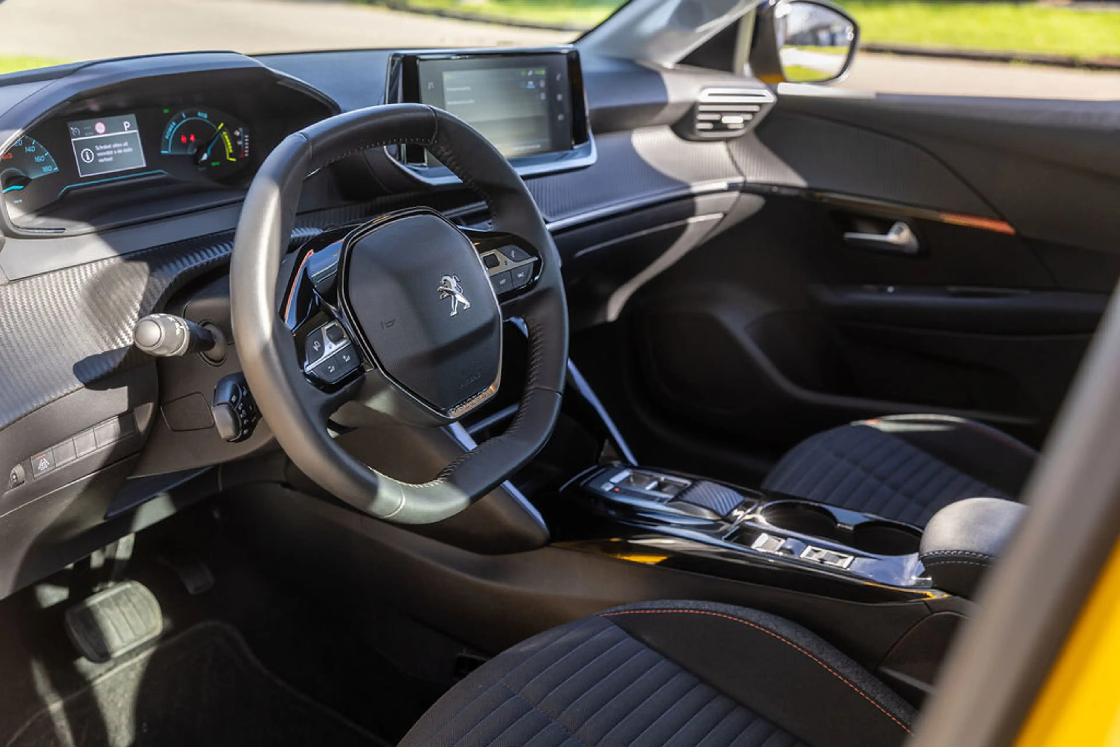 Peugeot e-208 EV Active Pack 50 kWh Head up display — photo 7