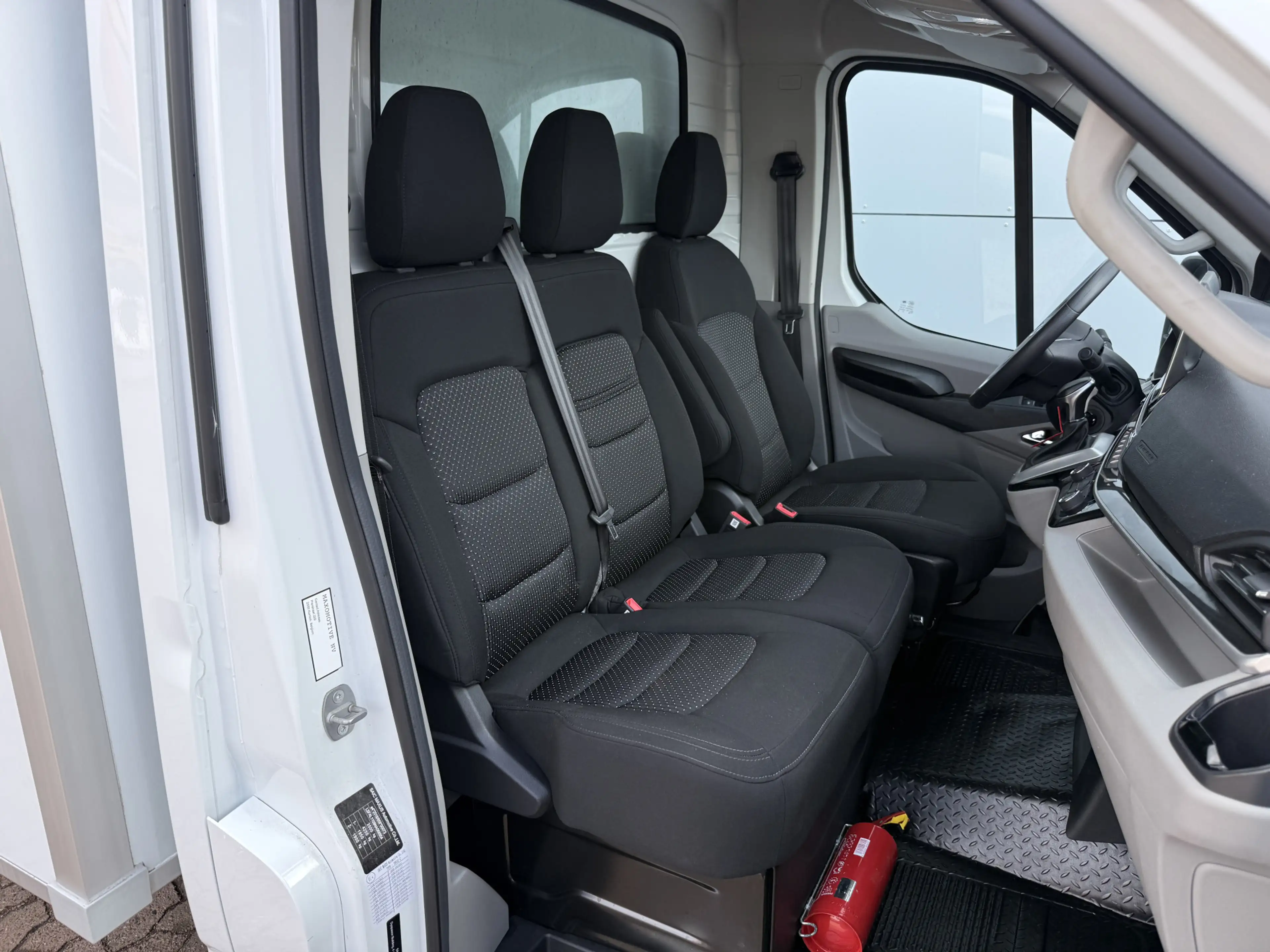 Maxus eDeliver 9 65kWh 204PK Elektrisch Bakwagen met achterdeuren A — photo 8