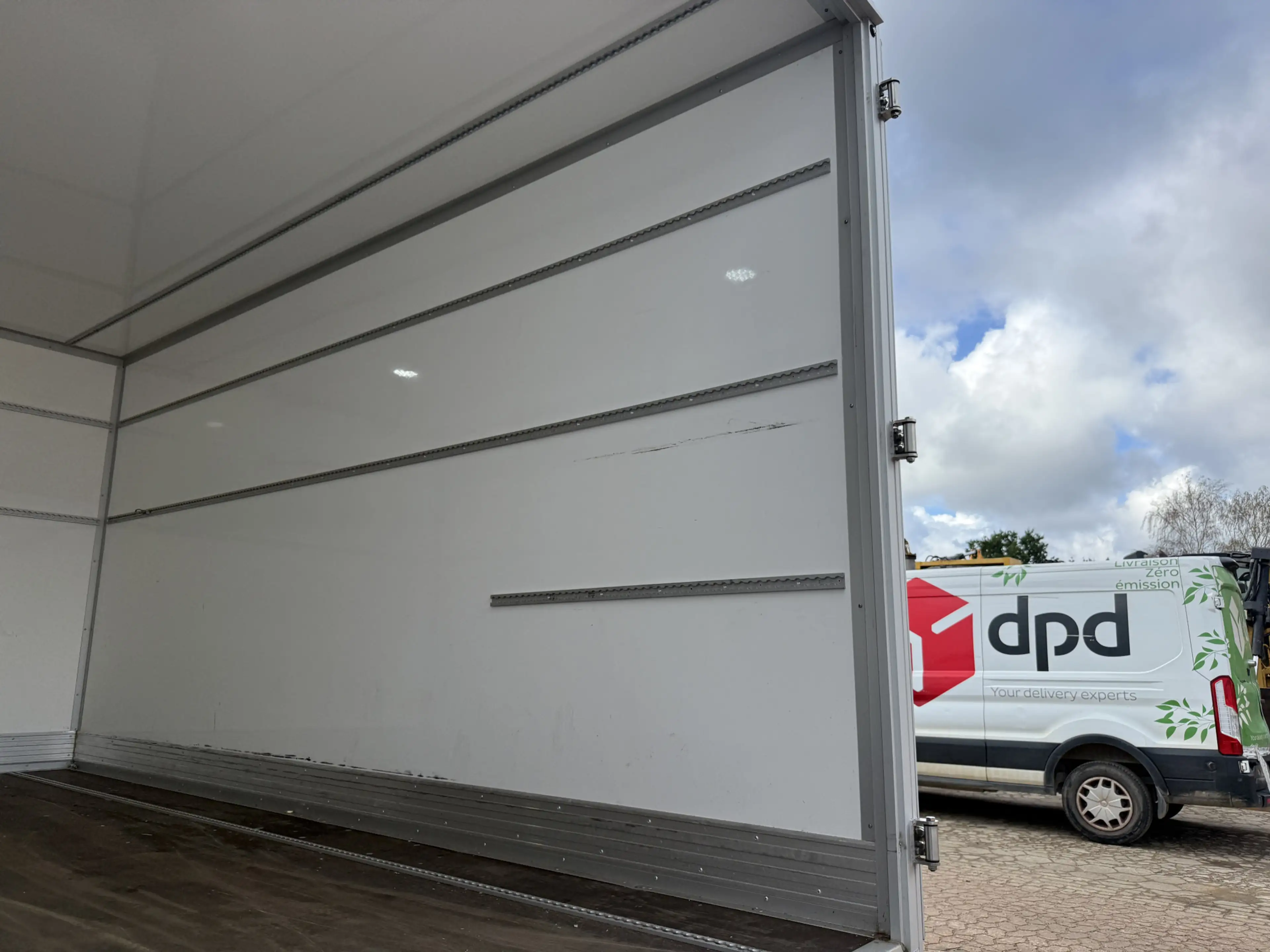 Maxus eDeliver 9 65kWh 204PK Elektrisch Bakwagen met achterdeuren A — photo 15