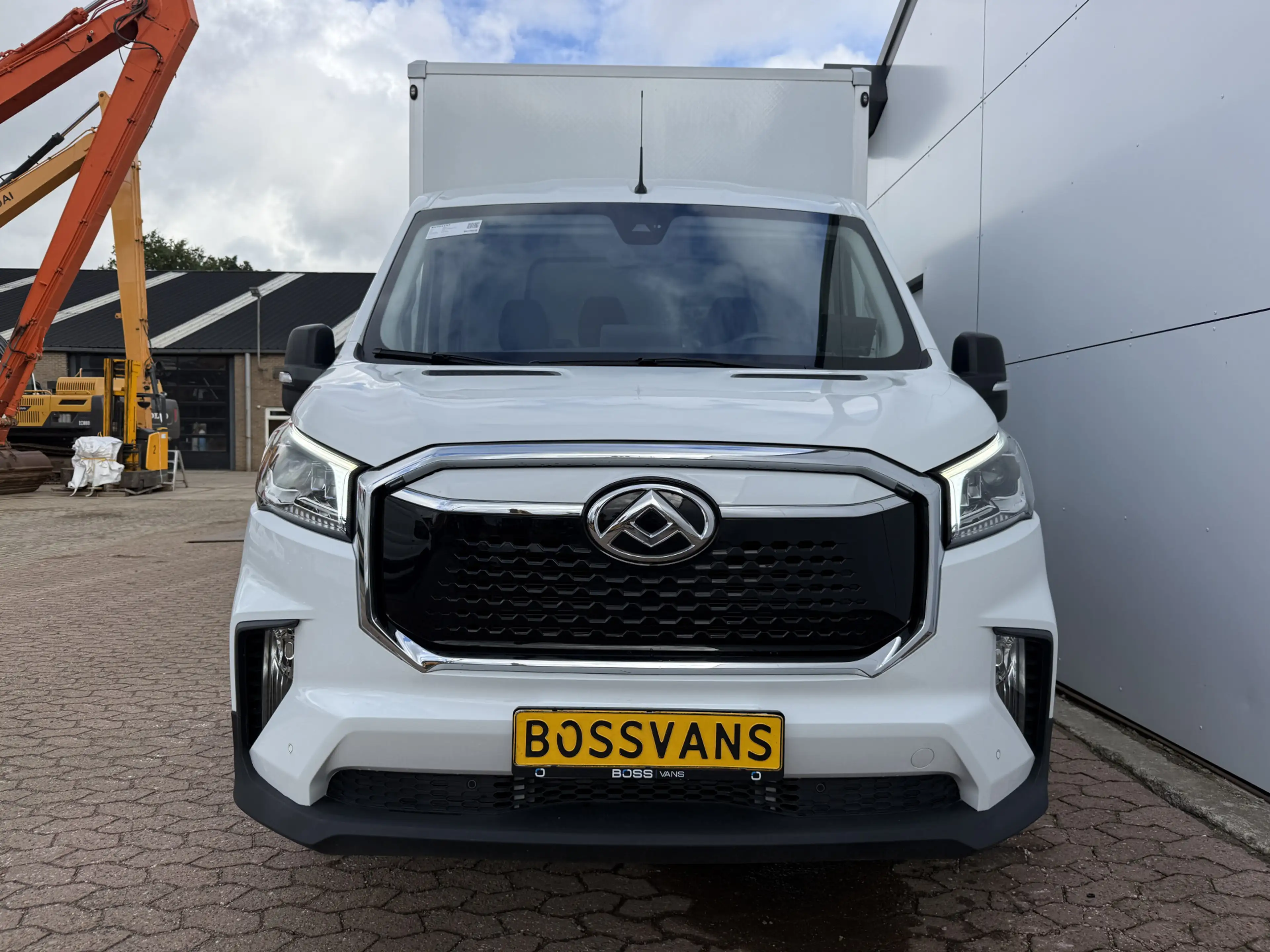 Maxus eDeliver 9 65kWh 204PK Elektrisch Bakwagen met achterdeuren A — photo 17