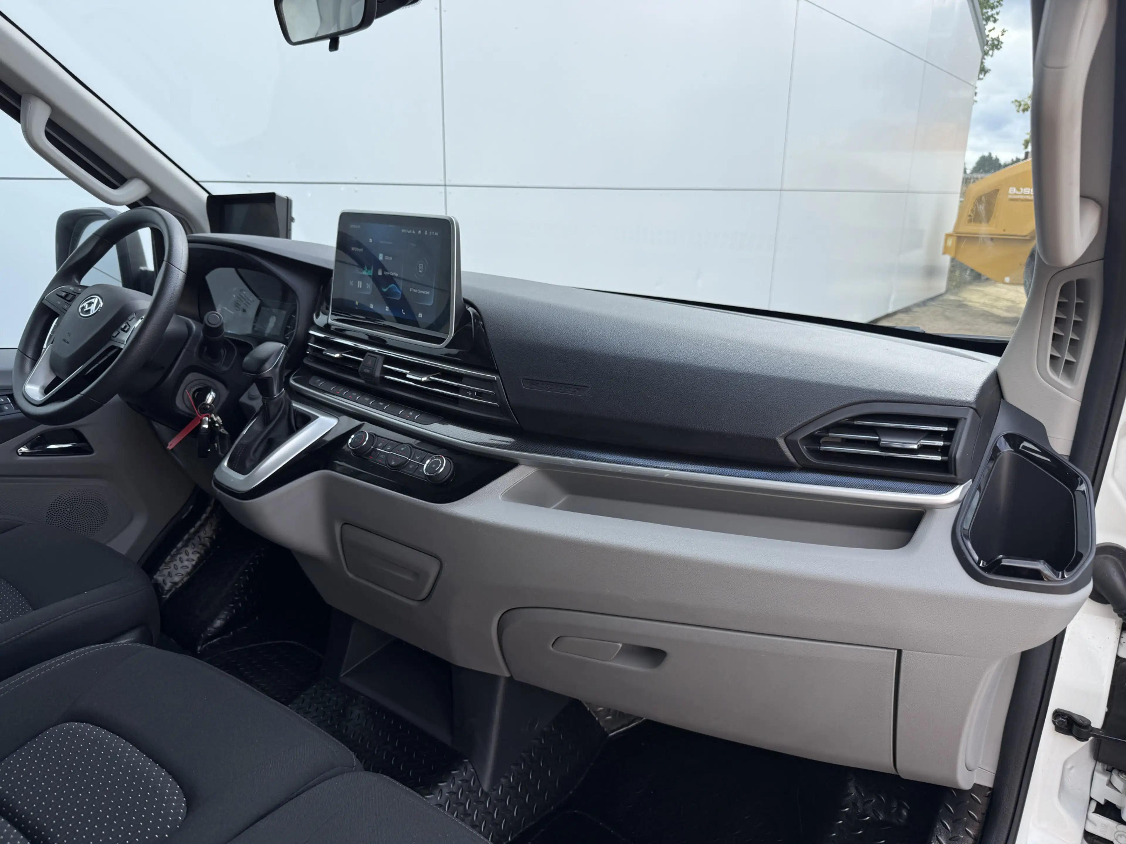 Maxus eDeliver 9 65kWh 204PK Elektrisch Bakwagen met achterdeuren A — photo 9