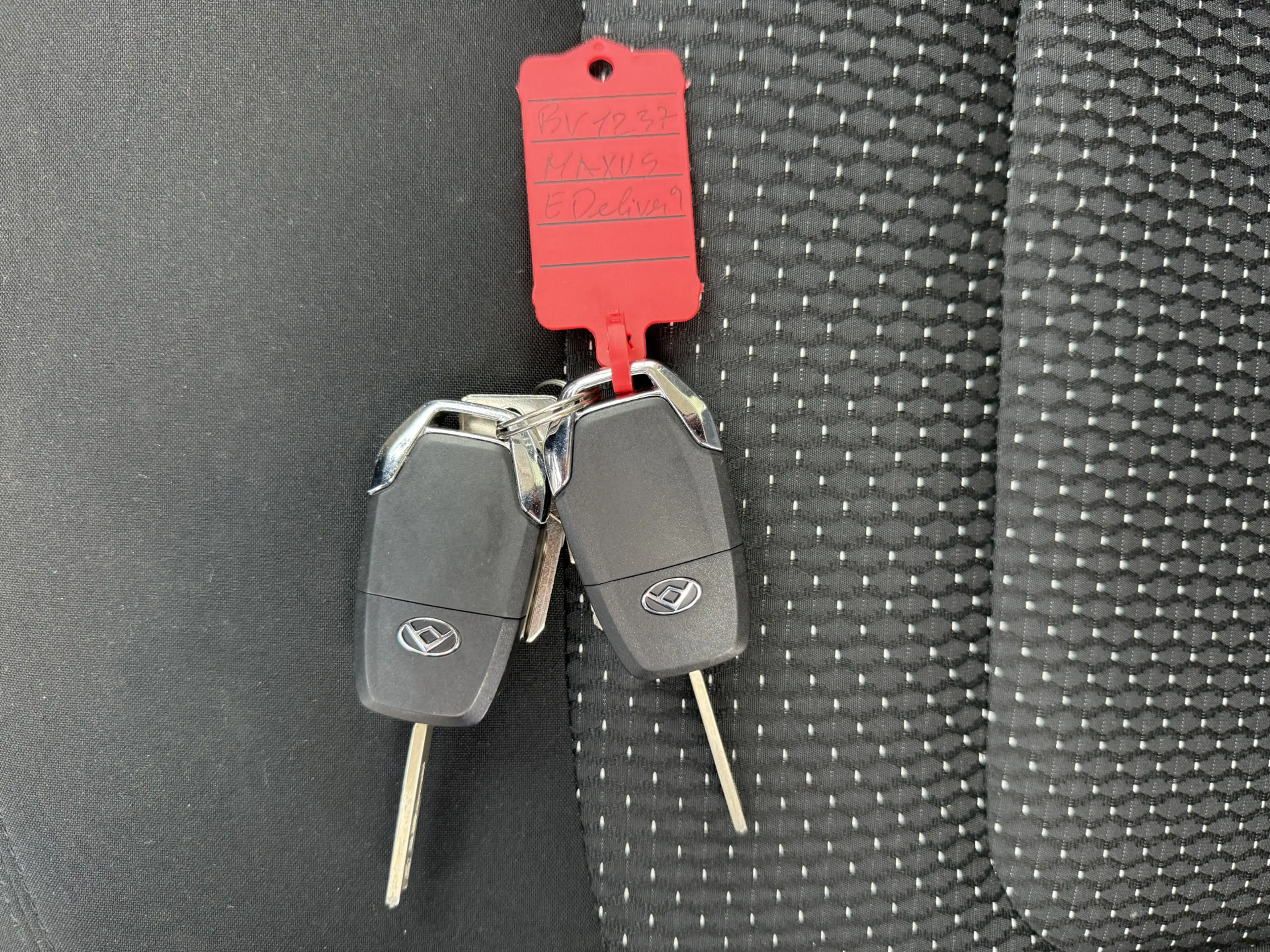 Maxus eDeliver 9 65kWh 204PK Elektrisch Bakwagen met achterdeuren A — photo 32