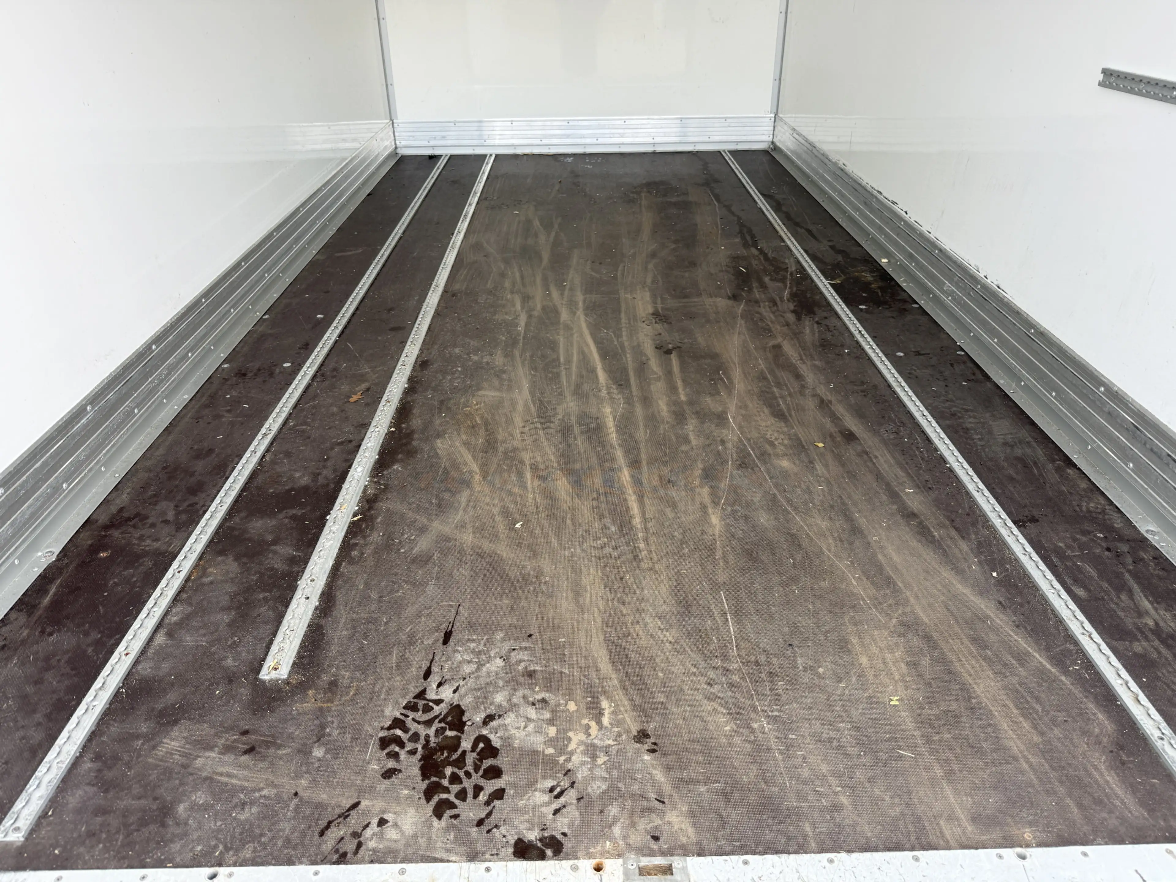 Maxus eDeliver 9 65kWh 204PK Elektrisch Bakwagen met achterdeuren A — photo 13