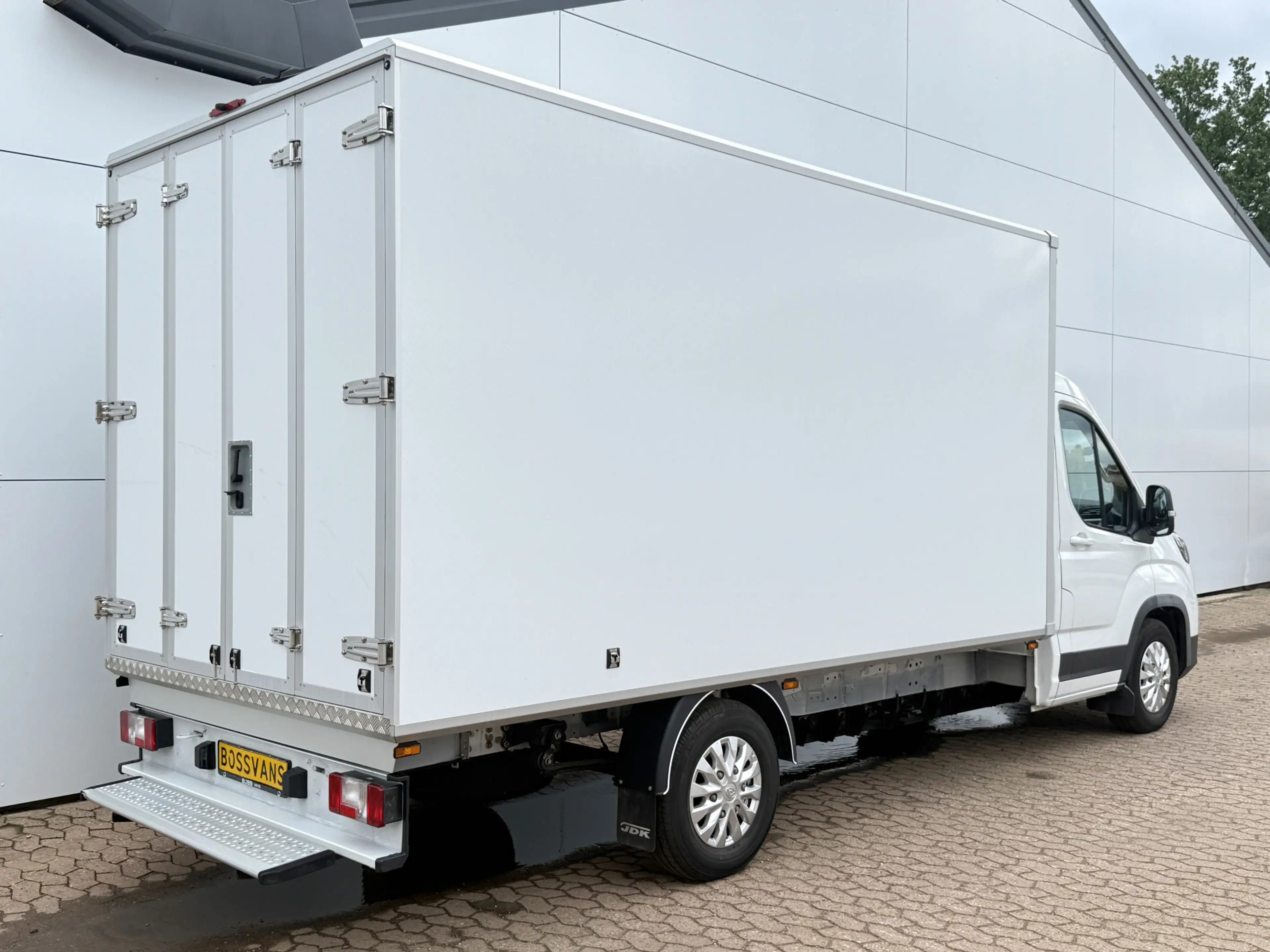 Maxus eDeliver 9 65kWh 204PK Elektrisch Bakwagen met achterdeuren A — photo 4