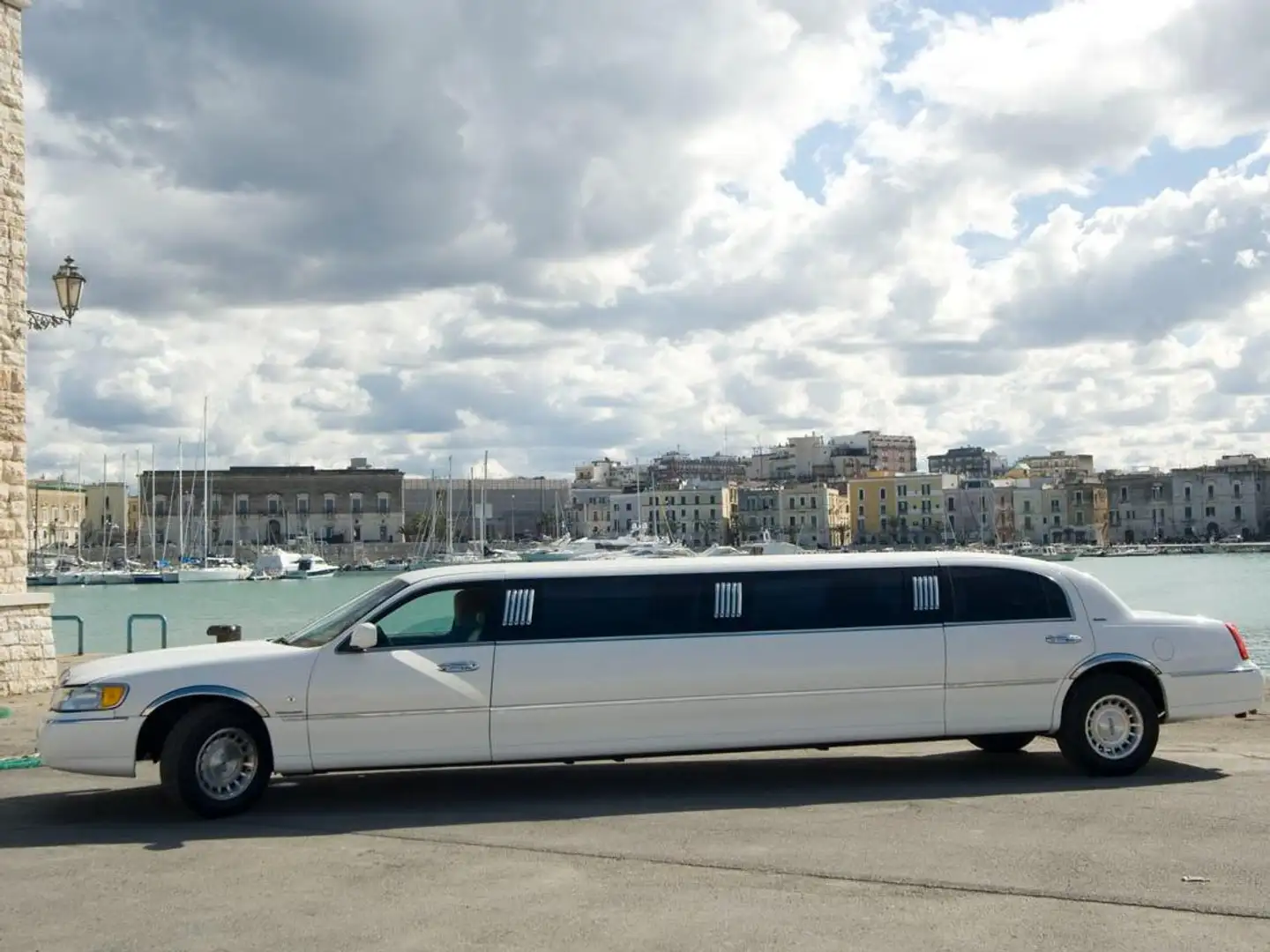 Lincoln Town Car Limousine Weiß - 1