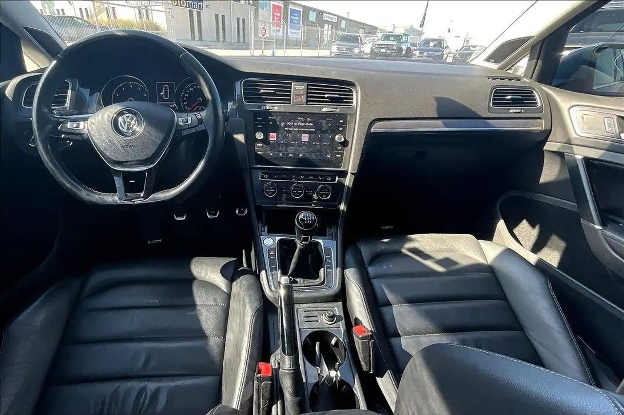 Volkswagen Golf photo Volkswagen Golf