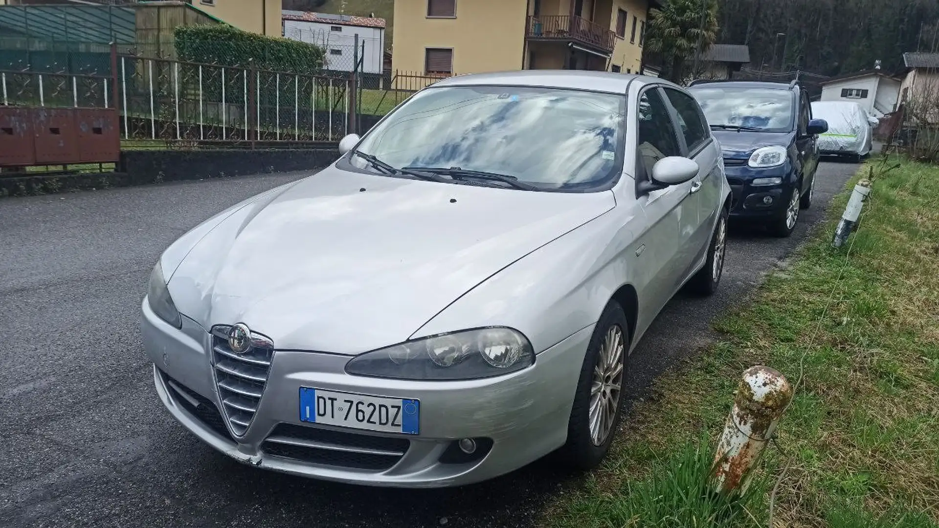 Alfa Romeo 147 1.6 16VTS (105) 5P Black Line (77 kw) Argento - 1