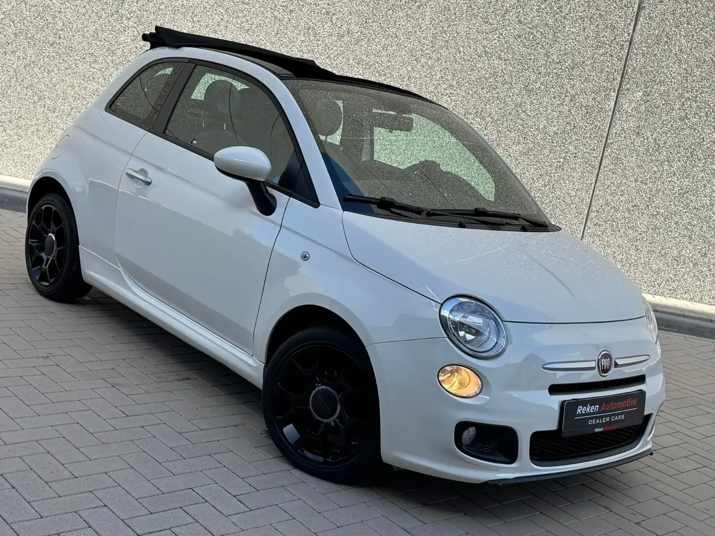 Fiat 500C 0.9 TwinAir Turbo S Cabrio plus Abarth Pack . Lede - 1