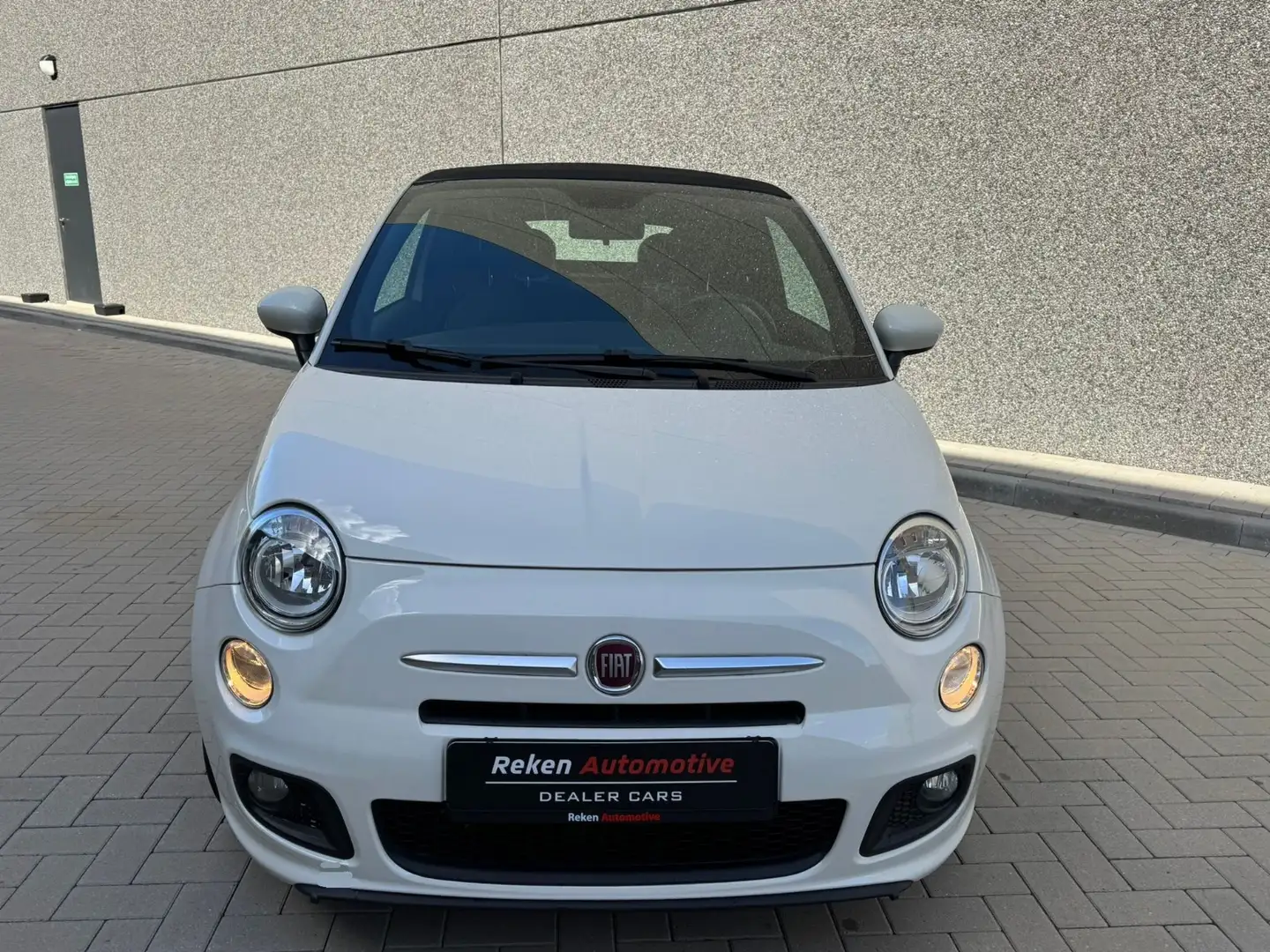 Fiat 500C 0.9 TwinAir Turbo S Cabrio plus Abarth Pack . Lede - 2