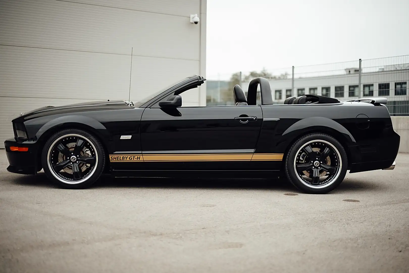 Ford Mustang Shelby GT-H  "One Off" Schwarz - 2
