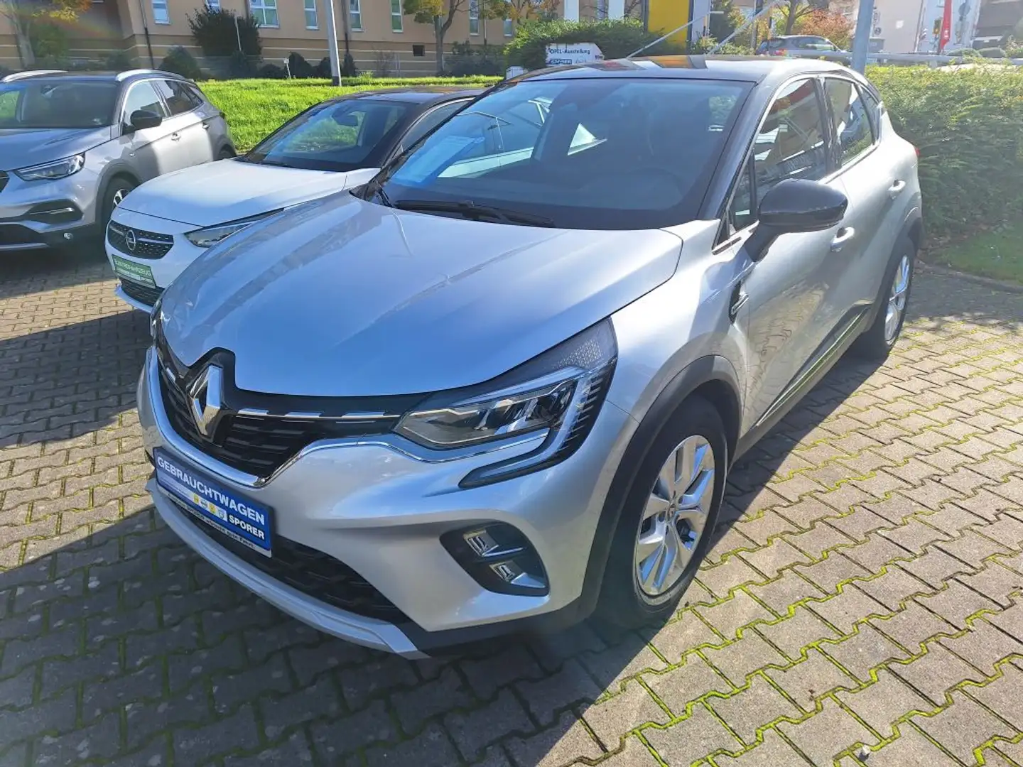 Renault Captur E-TECH PLUG-in 160 INTENS Grau - 2