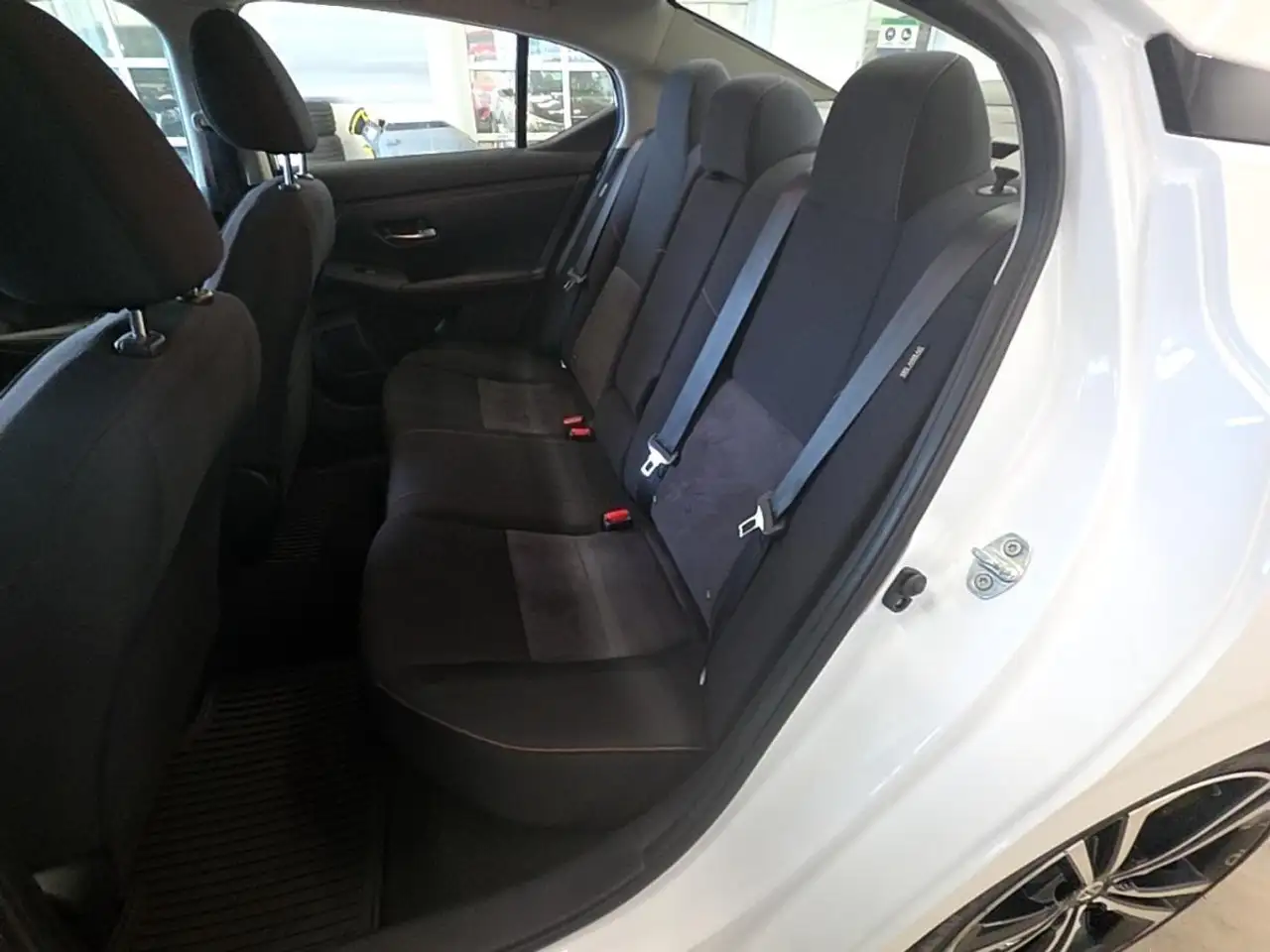 Nissan Sentra снимка Nissan Sentra
