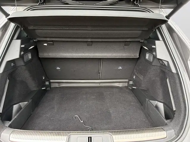 DS Automobiles DS 7 view 7