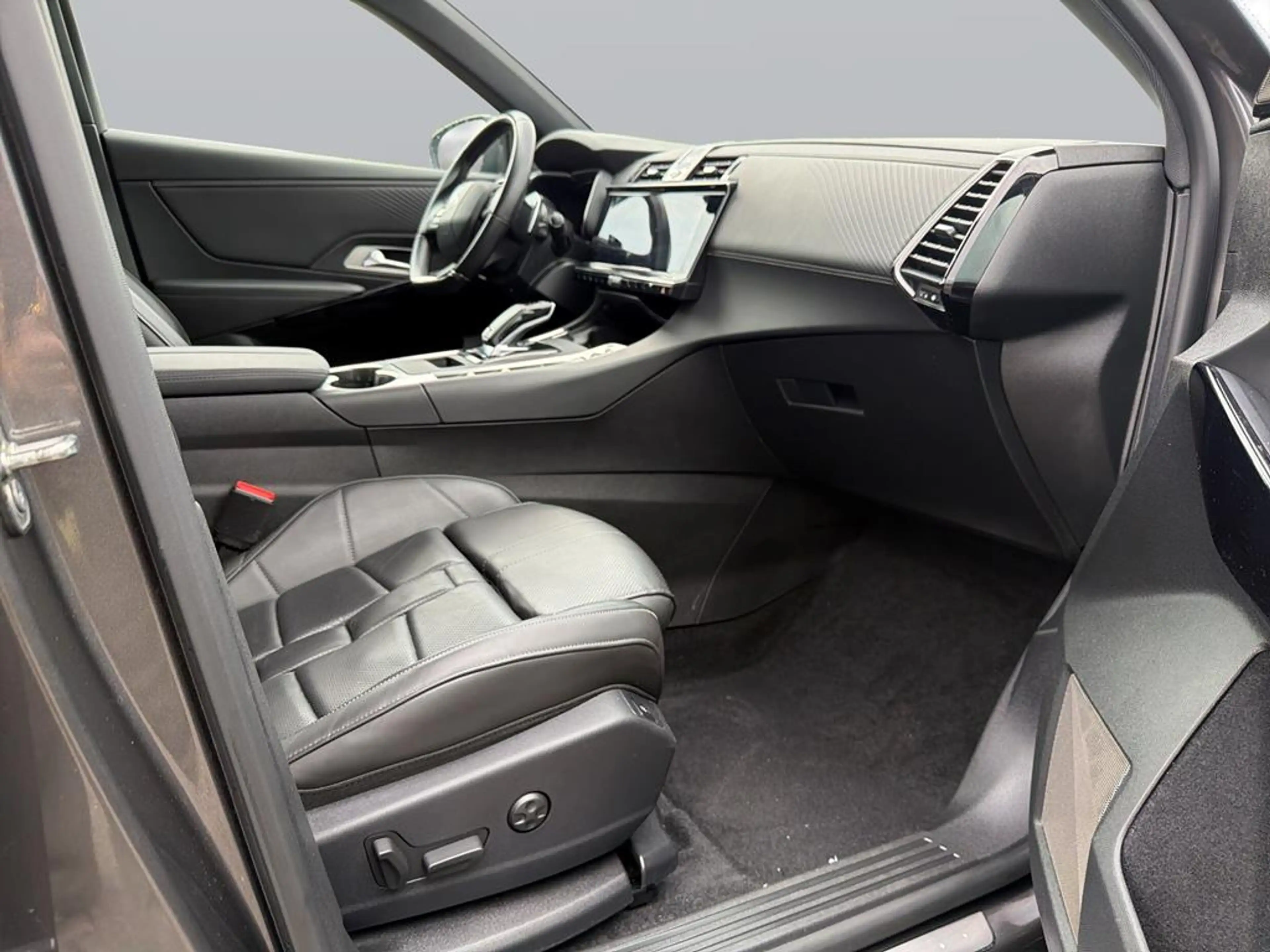 DS Automobiles DS 7 Opera — photo 11