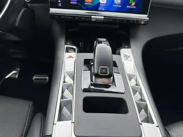DS Automobiles DS 7 view 12