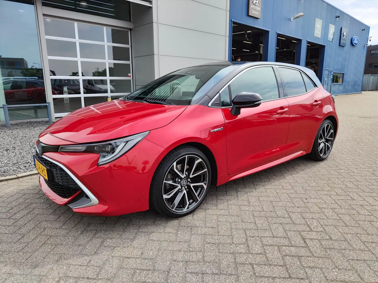 Toyota Corolla 2.0 Hybrid 184pk CVT GR Sport | Panoramadak | Trek Roşu - 2