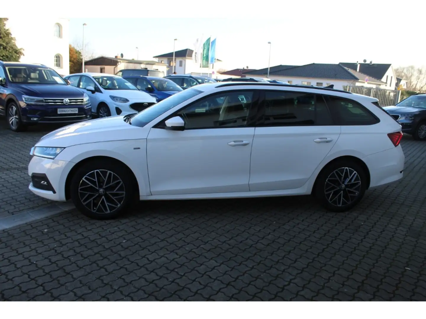 Skoda Octavia Combi Clever 1.5 TSI LED Sperrdiff. Apple CarPlay Weiß - 2