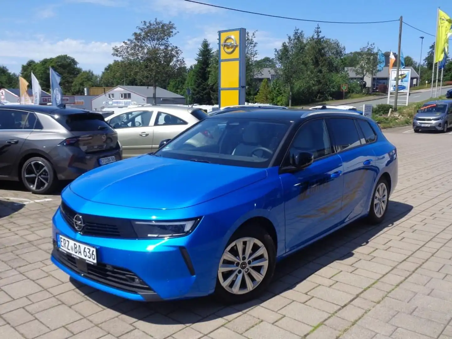 Opel Astra 1.2 81 kW 110 PS Klimaautomatik, CarPlay, Blau - 1