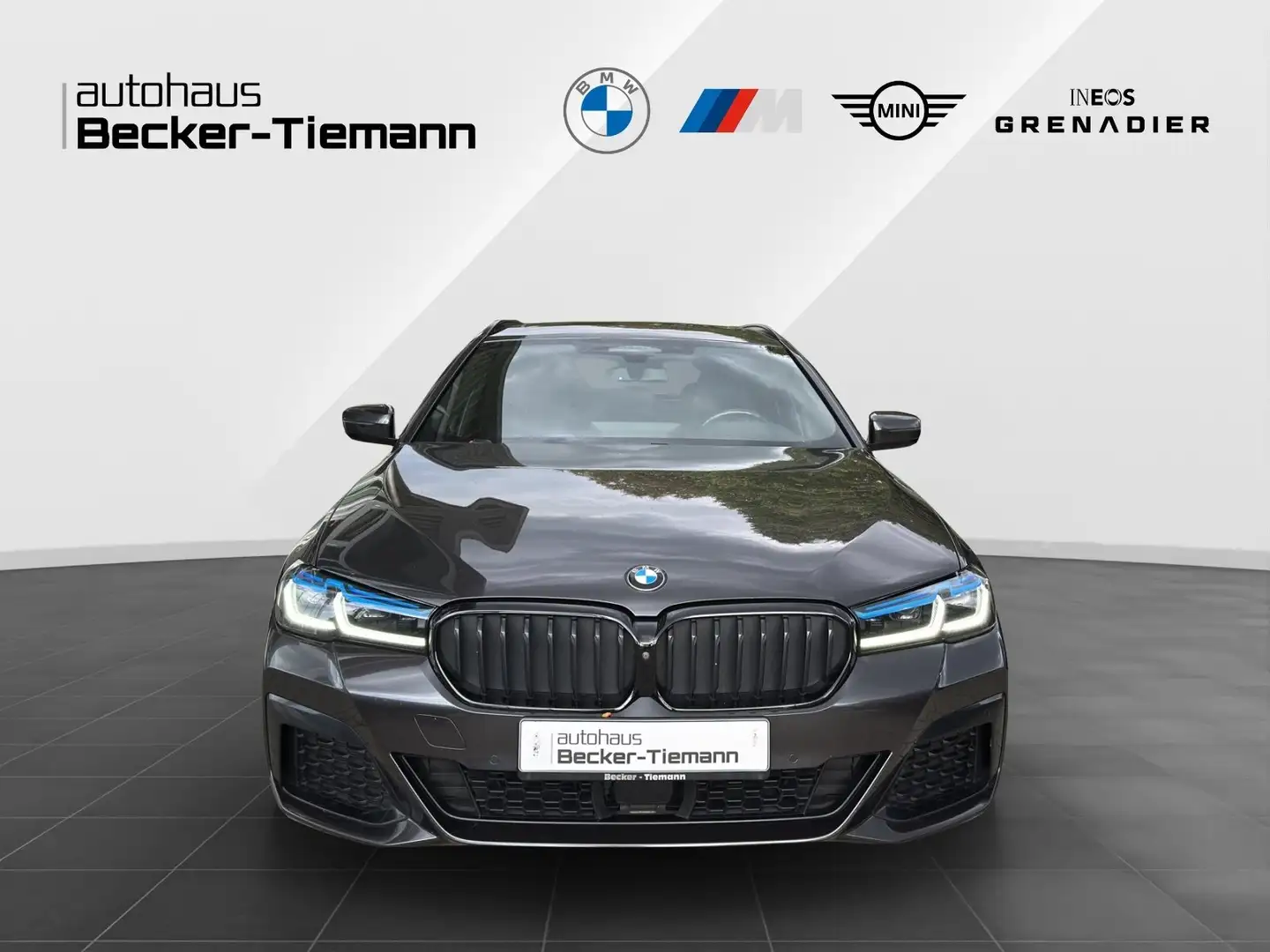 BMW 530 e xDrive Touring 18" / M Paket / AHK / Pano / HiFi Grijs - 2
