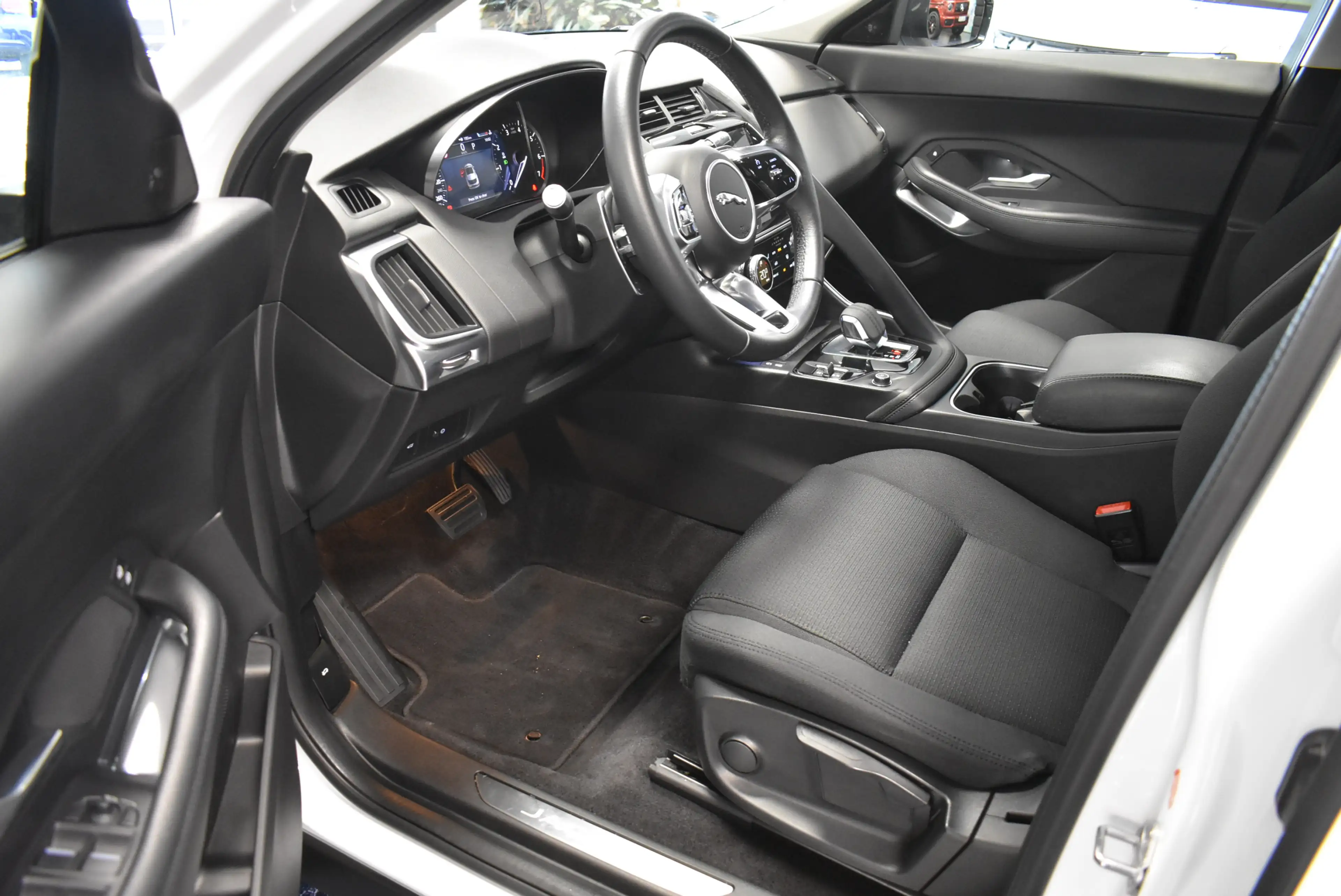 Jaguar E-Pace P160 Aut. LED Navi Kamera PDC 1-Hand — photo 7