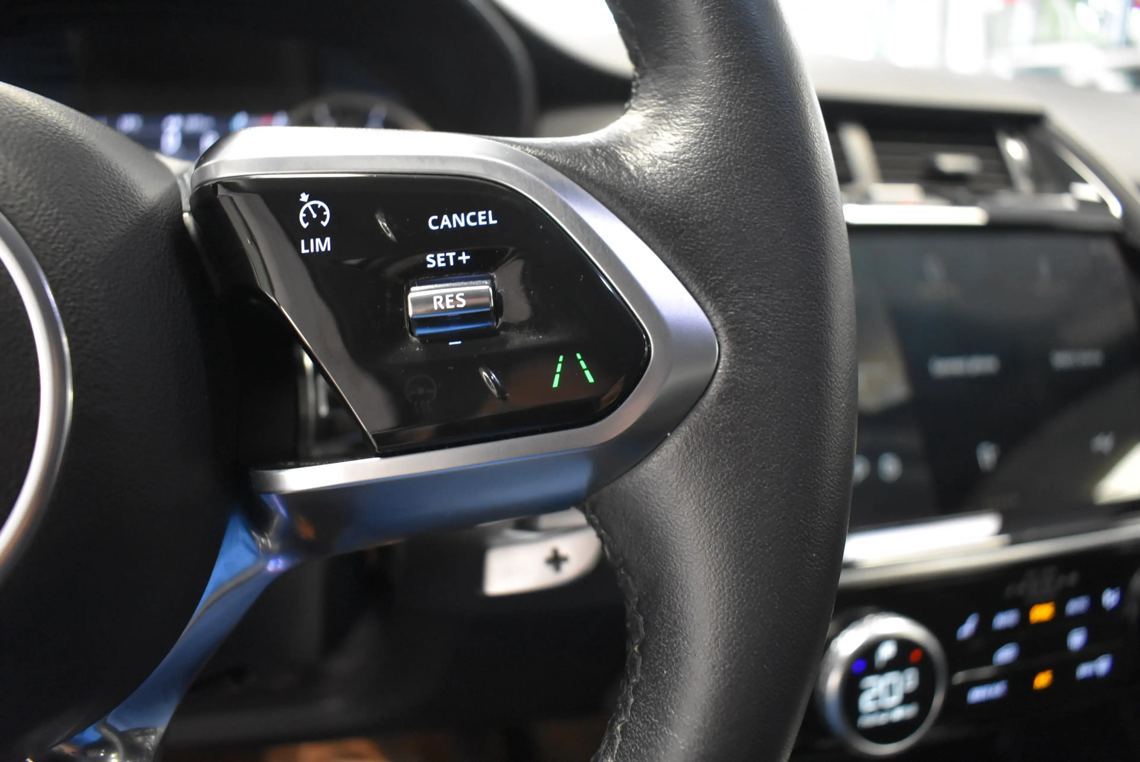 Jaguar E-Pace P160 Aut. LED Navi Kamera PDC 1-Hand — photo 15