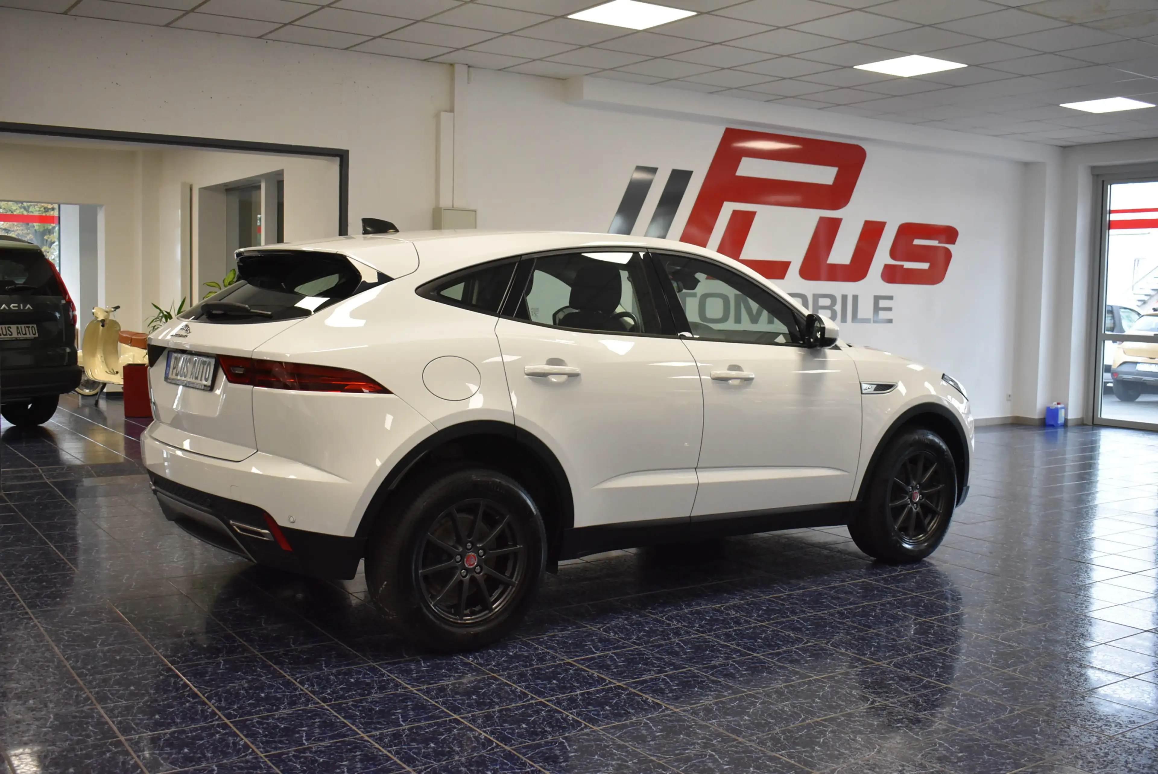 Jaguar E-Pace P160 Aut. LED Navi Kamera PDC 1-Hand — photo 5