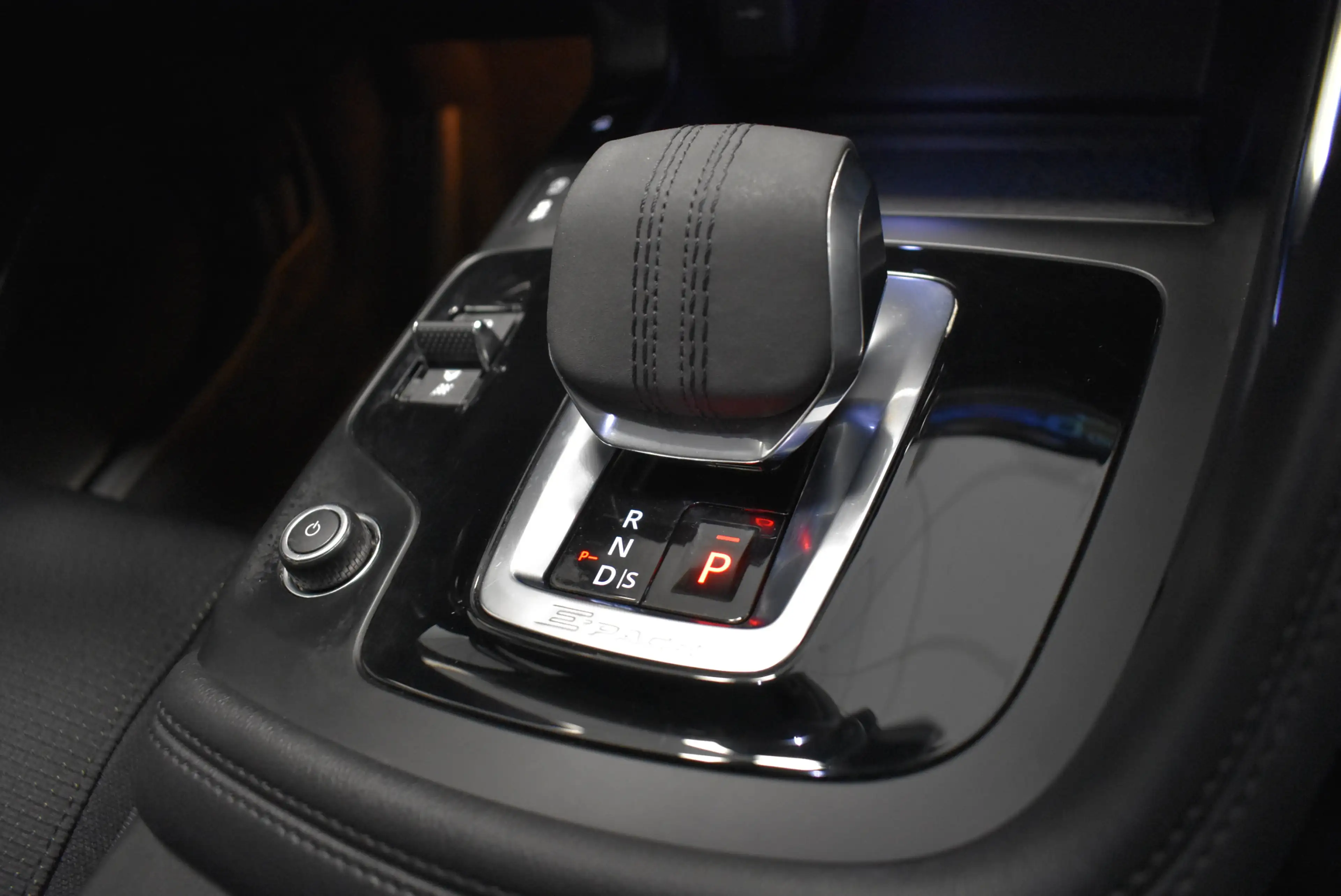 Jaguar E-Pace P160 Aut. LED Navi Kamera PDC 1-Hand — photo 12
