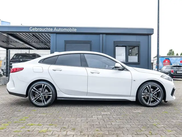 BMW 2 Series view 10