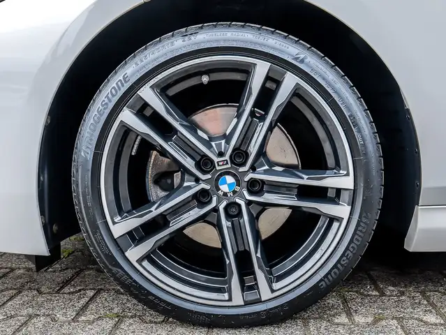 BMW 2 Series view 4