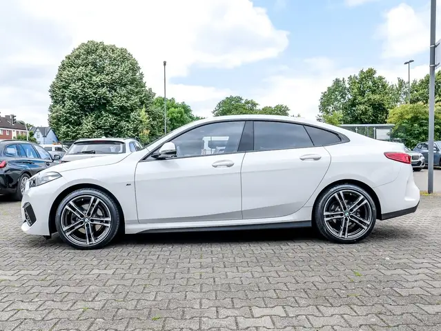 BMW 2 Series view 9