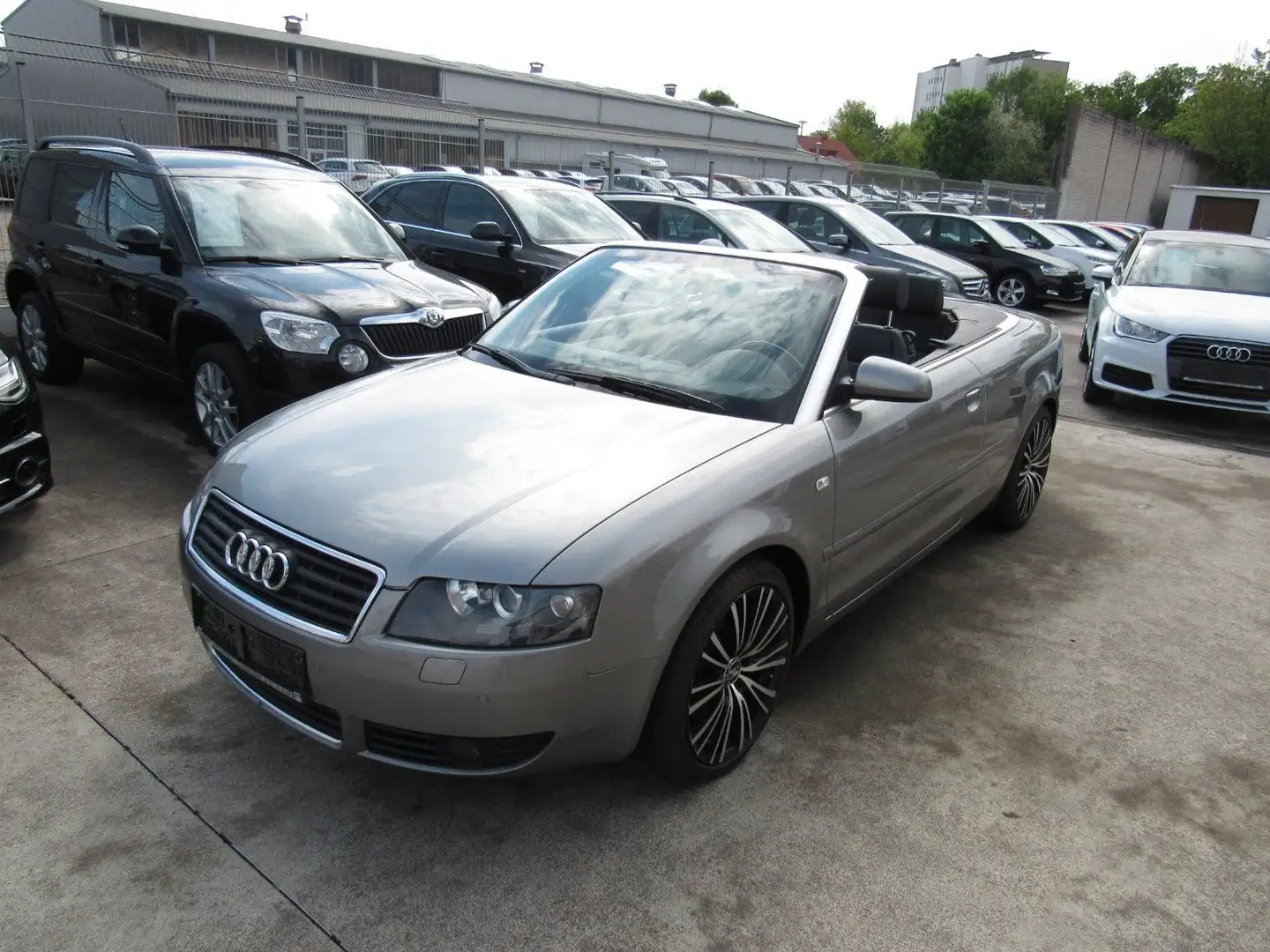 Audi A4 Cabriolet 3.0 quattro,LEDER,AUTOMATIK,SITZHEI Grau - 1