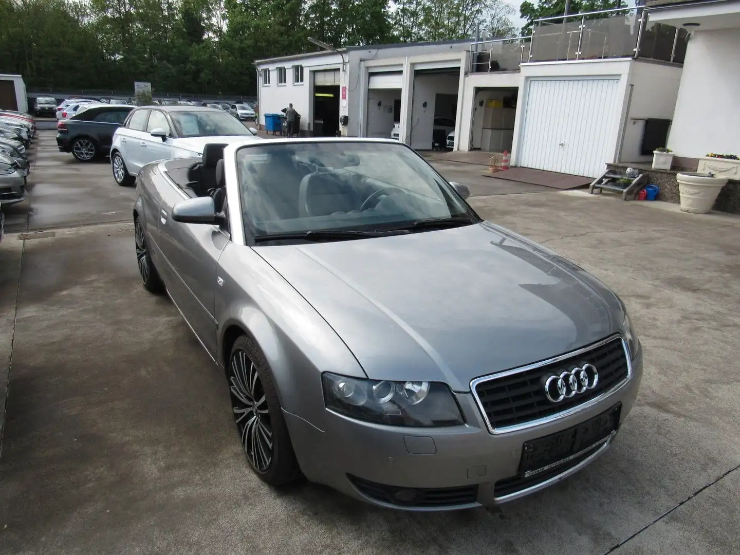 Audi A4 Cabriolet 3.0 quattro,LEDER,AUTOMATIK,SITZHEI Grau - 2