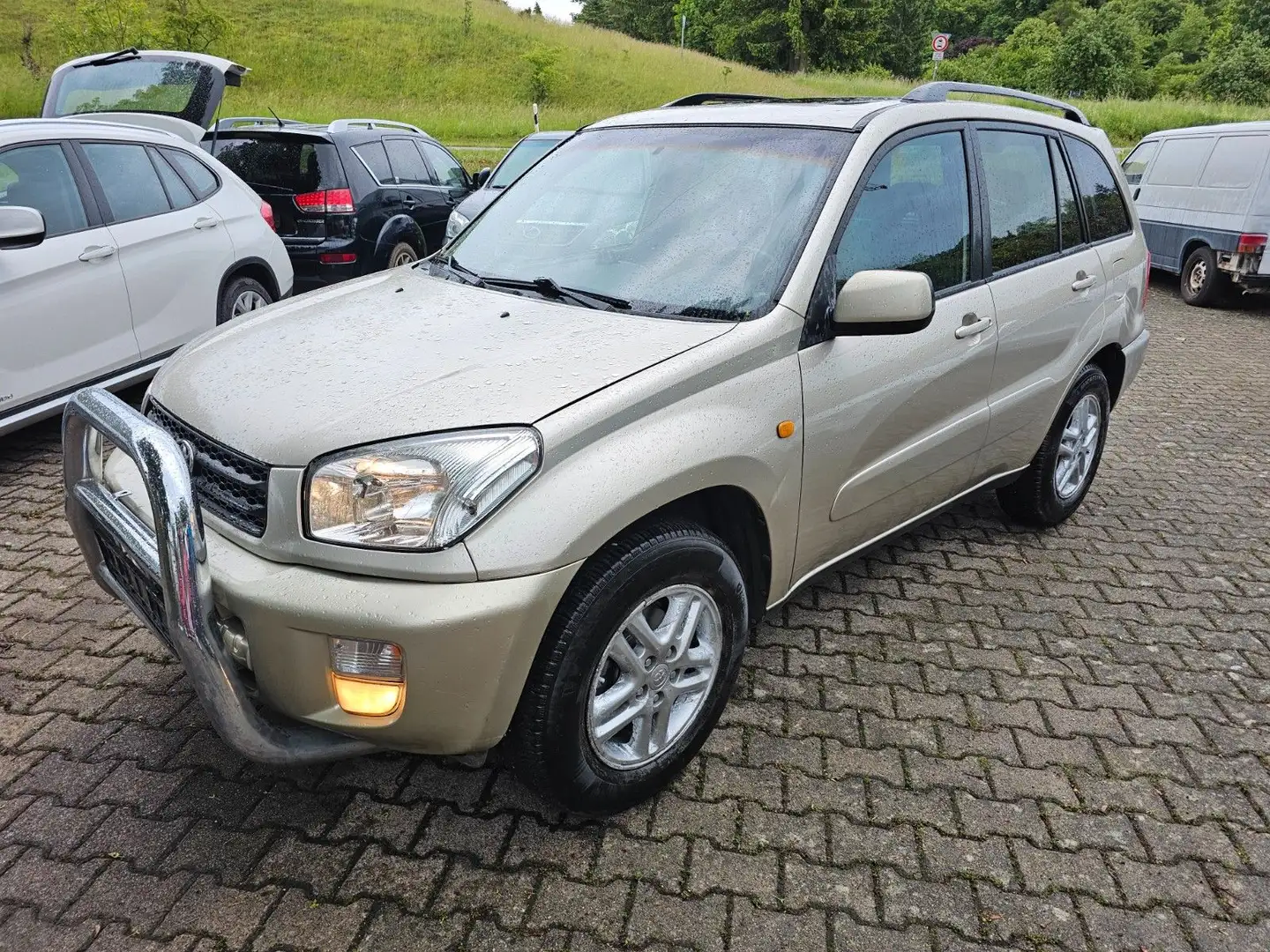 Toyota RAV 4 2.0-l-VVT-i 4x4 Automatik Klima Alu AHK Beige - 1