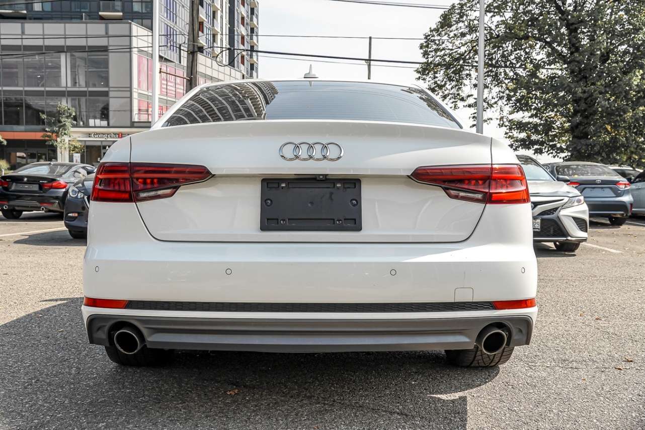 2018 Audi A4 2.0 TFSI quattro Progressiv S tronic alt 4