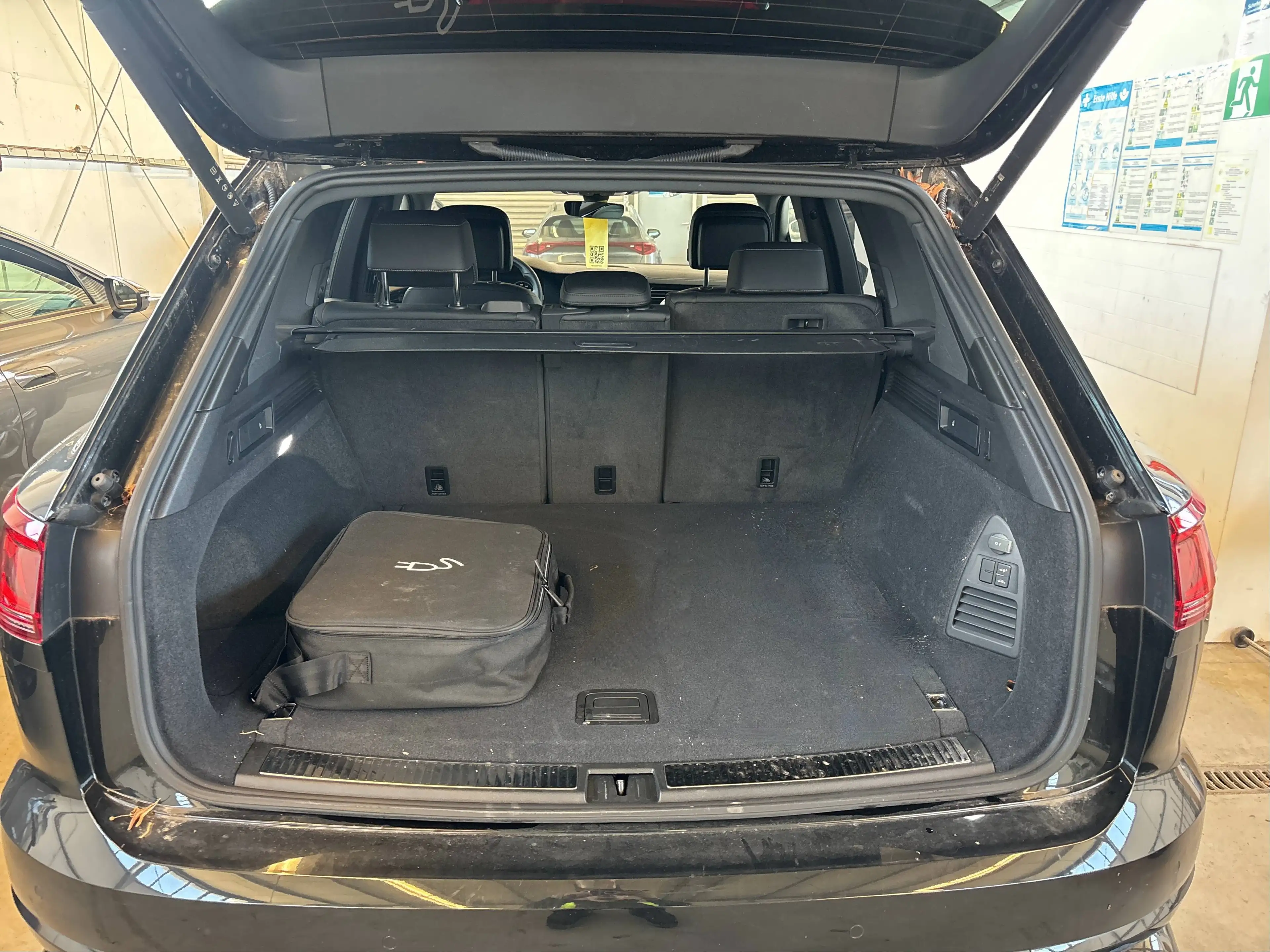 Volkswagen Touareg eHybrid 4Mot. R-Line *21Zoll*PANORAMA*SitzKlima*MASSAGE* — photo 12