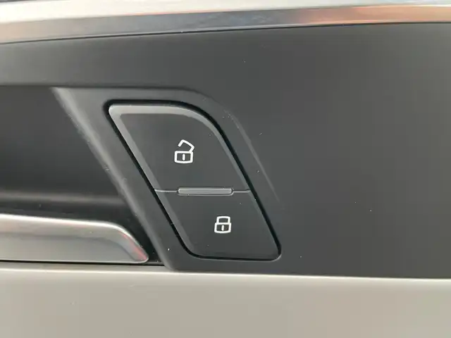 Audi A4 view 11