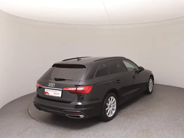 Audi A4 view 4