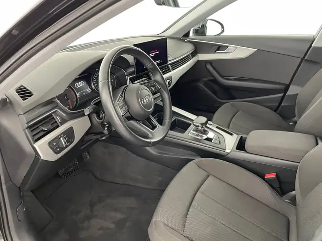 Audi A4 view 9