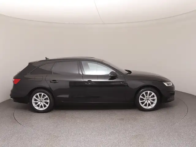 Audi A4 view 7
