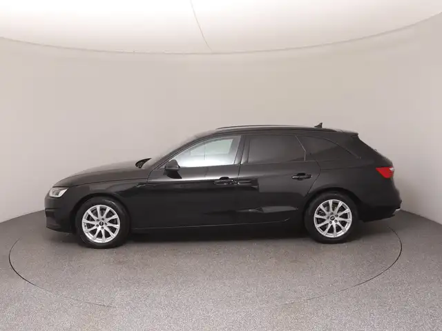 Audi A4 view 8