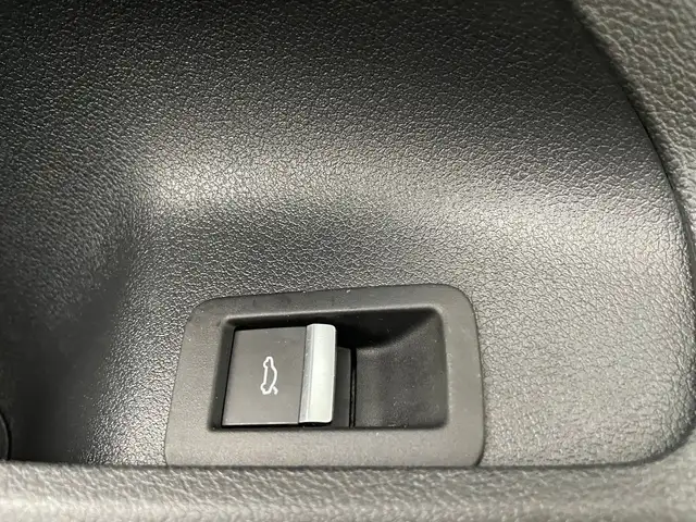 Audi A4 view 13