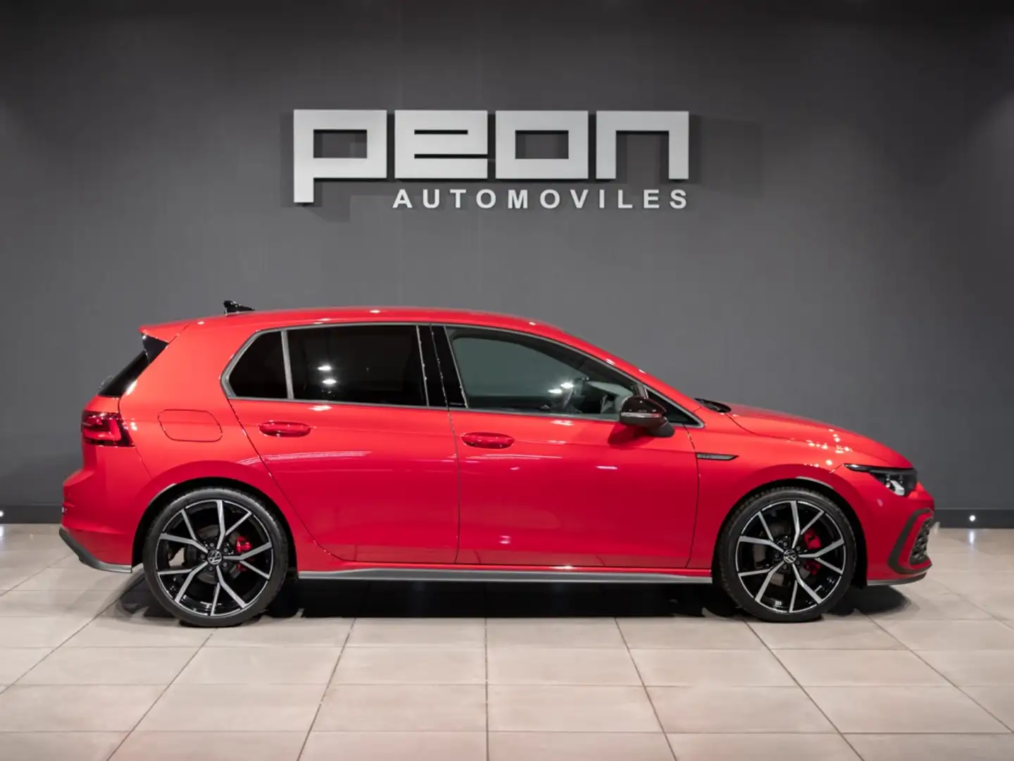 Volkswagen Golf GTD 2.0 TDI DSG 7 Rojo - 2