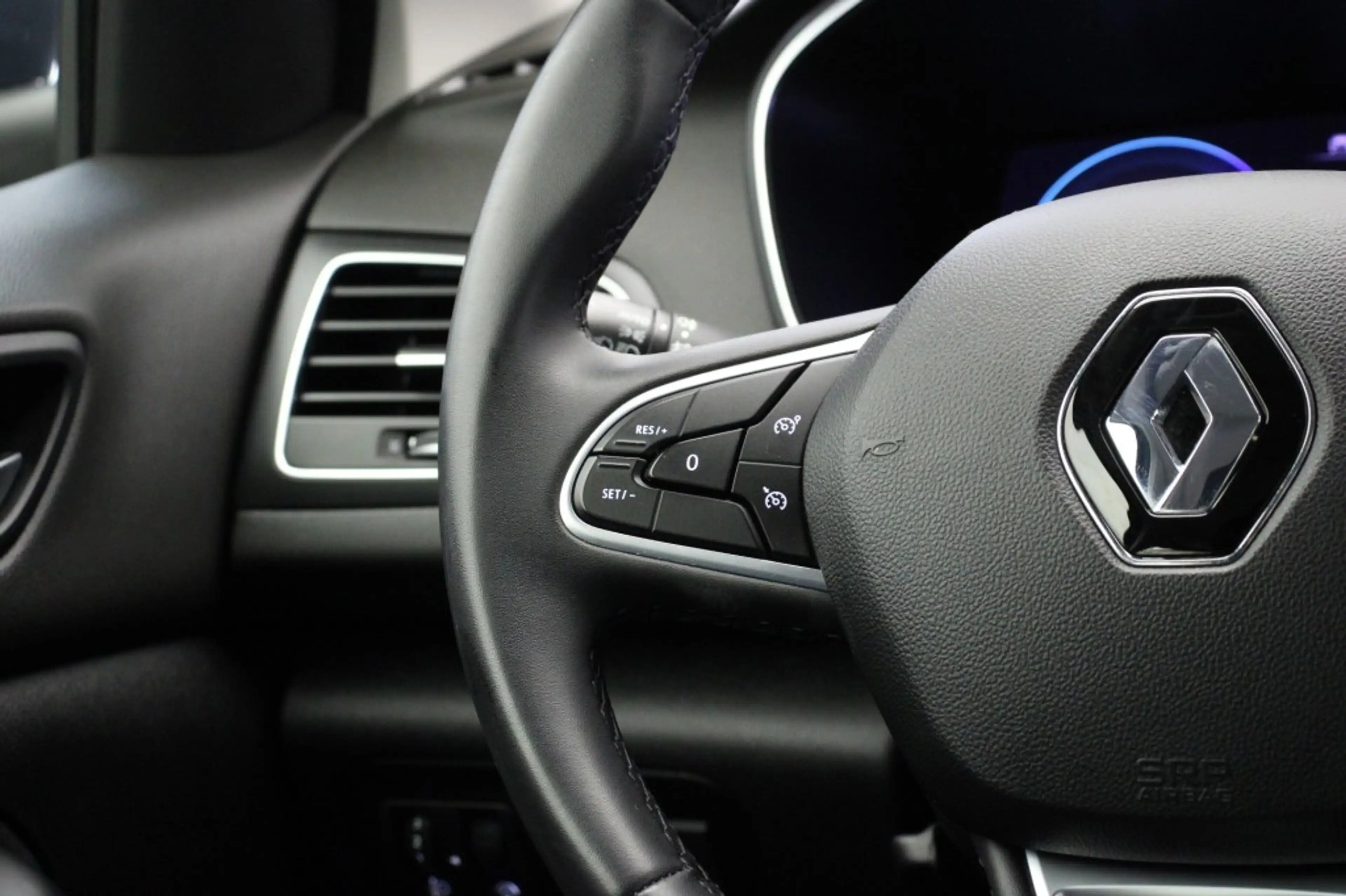 Renault Megane E-Tech Estate 1.6 E-Tech Plug-In Hybrid 160 Business Zen — photo 17