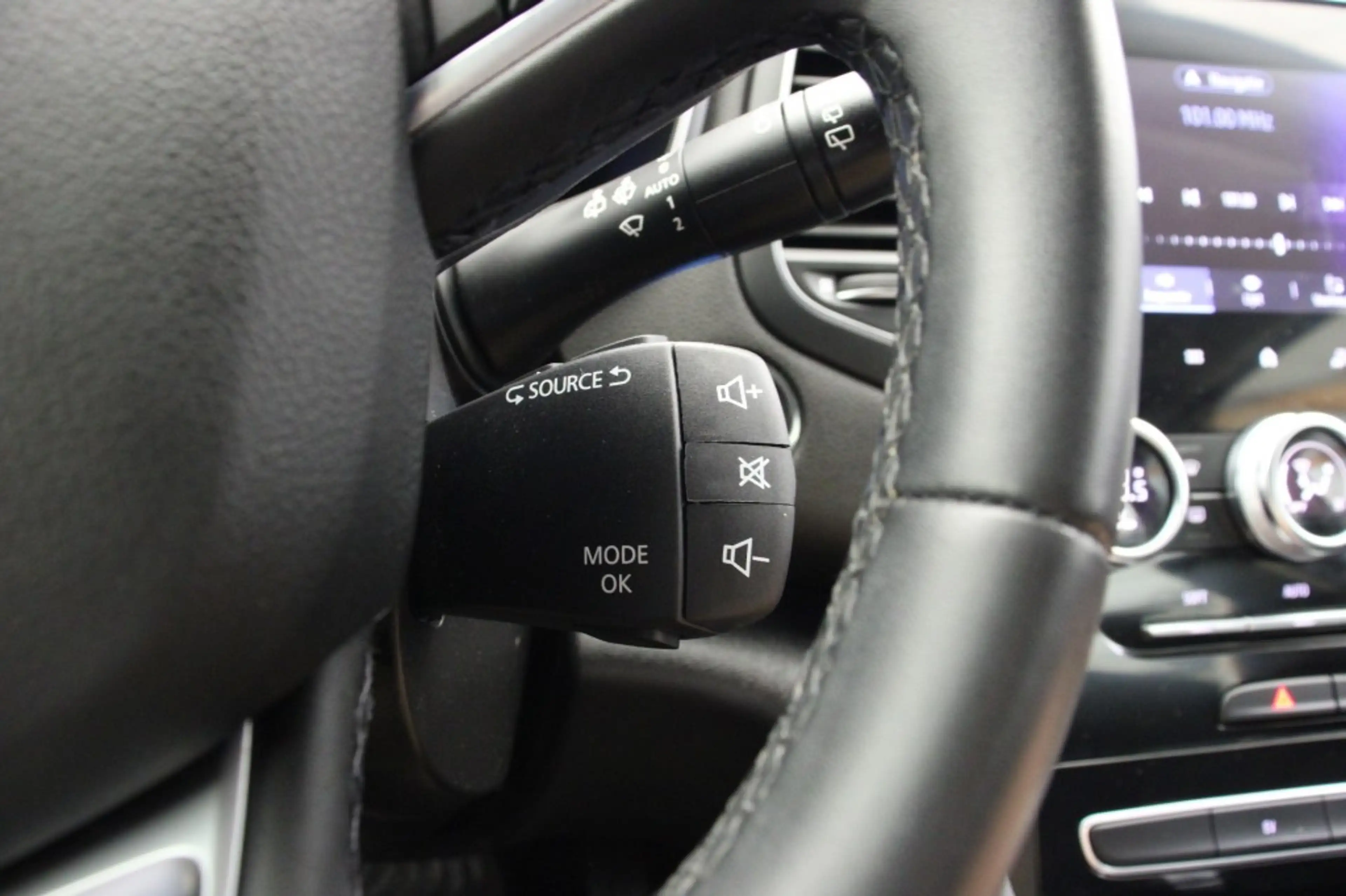 Renault Megane E-Tech Estate 1.6 E-Tech Plug-In Hybrid 160 Business Zen — photo 22