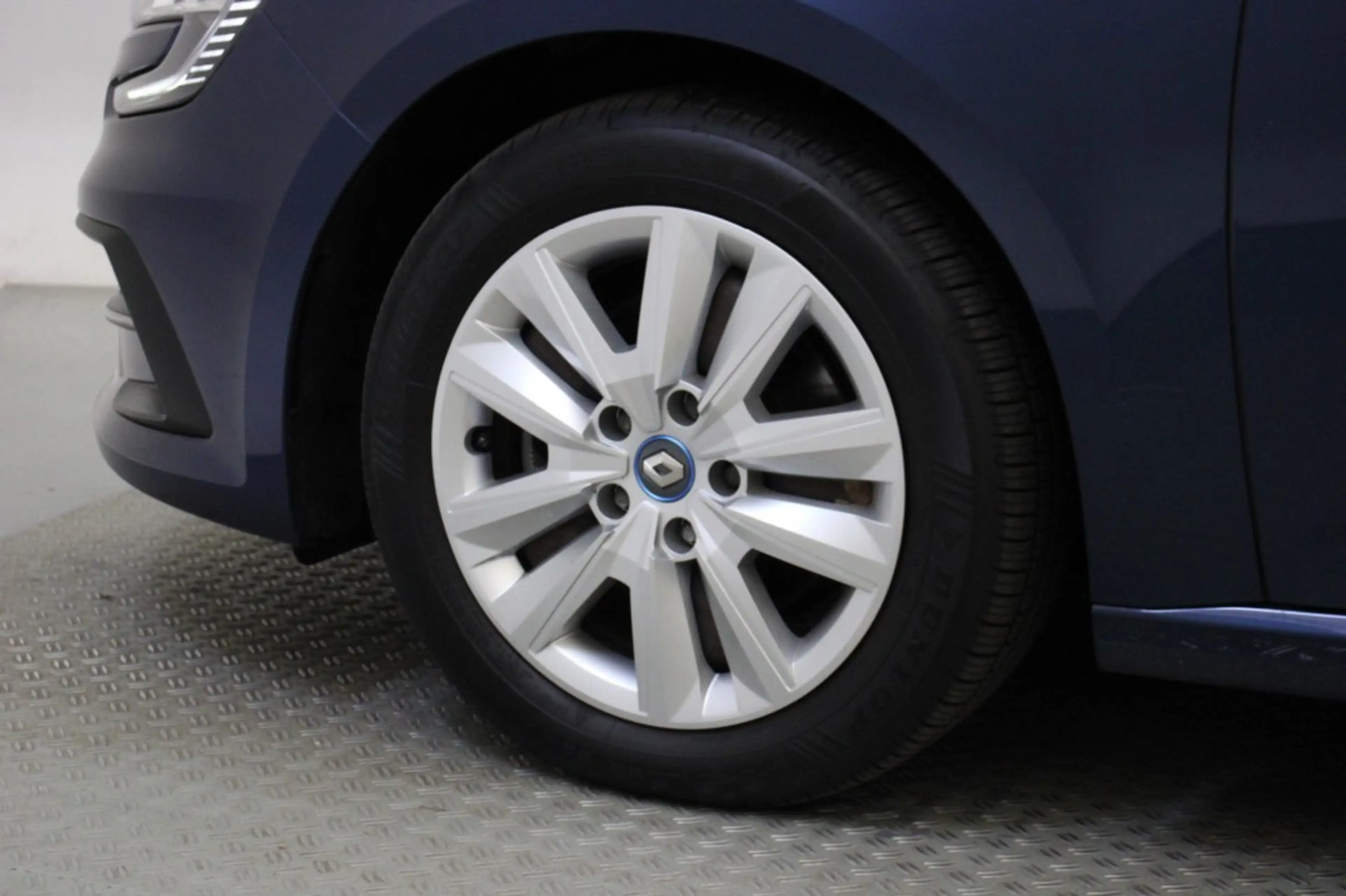 Renault Megane E-Tech Estate 1.6 E-Tech Plug-In Hybrid 160 Business Zen — photo 28