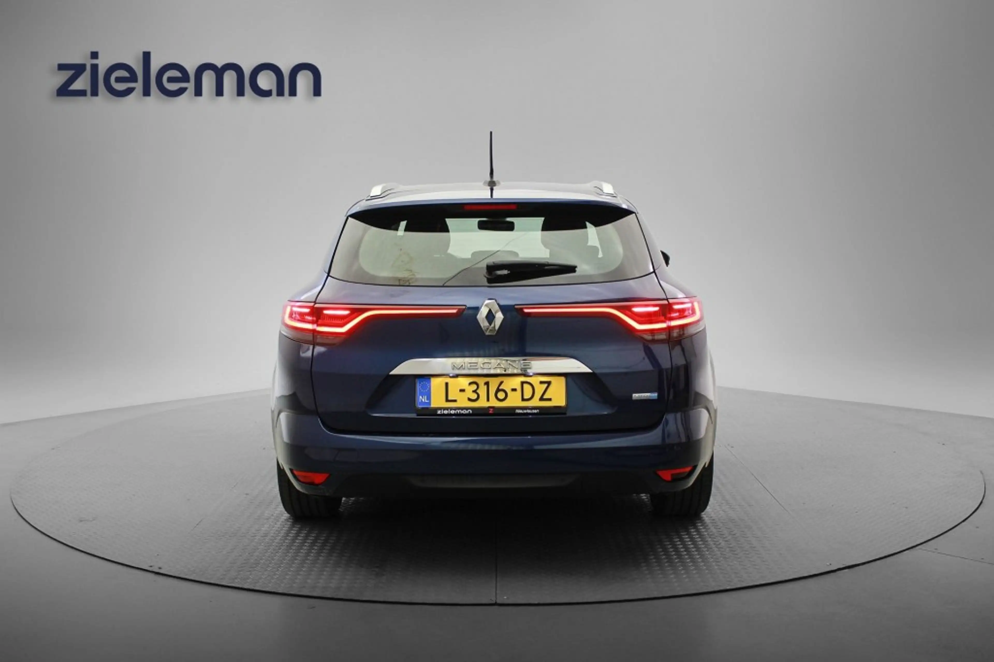 Renault Megane E-Tech Estate 1.6 E-Tech Plug-In Hybrid 160 Business Zen — photo 14