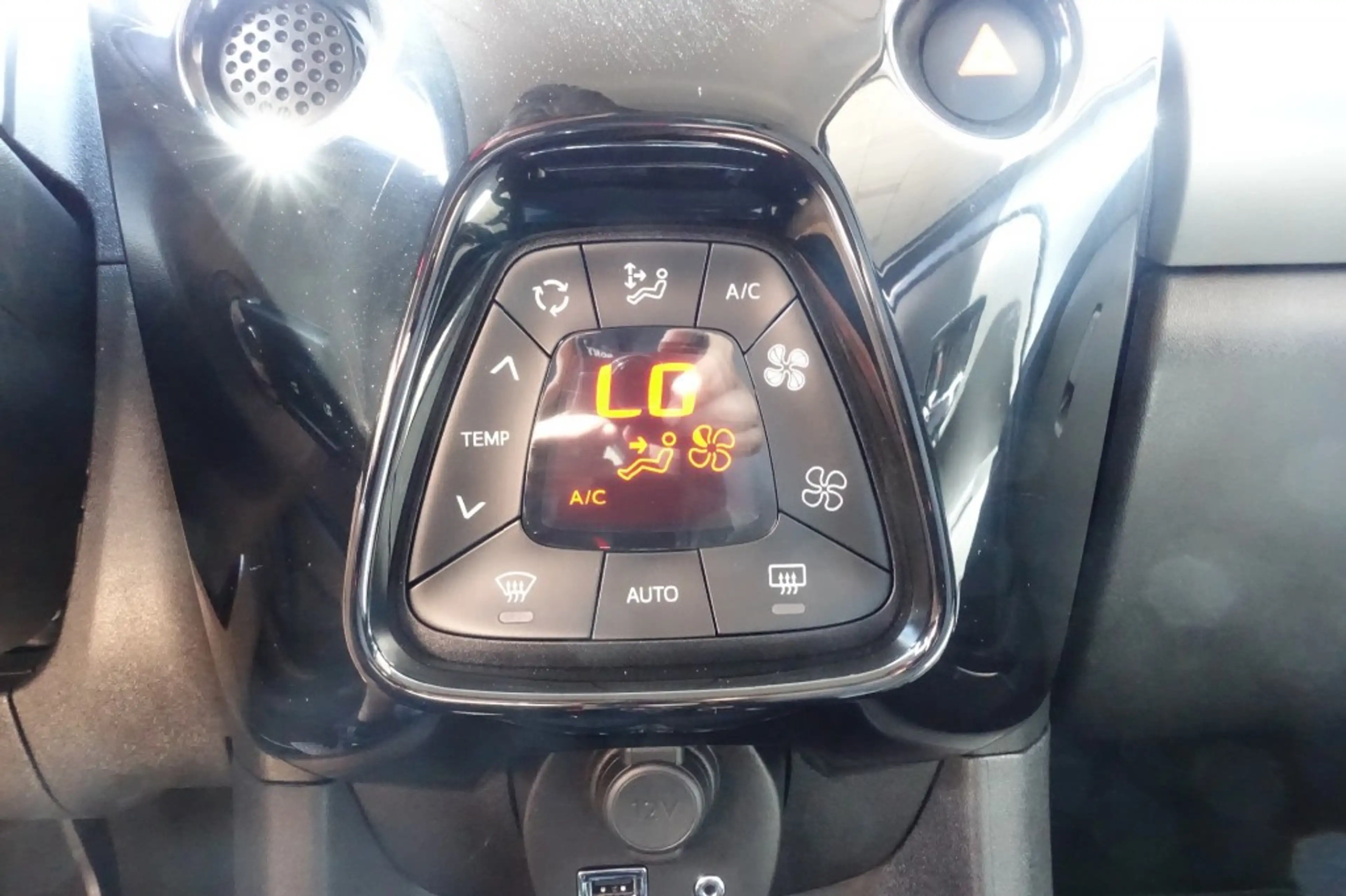 Citroen C1 1.0 VTi Shine AUTOMAAT Clima 100%NL (All-in prijs) — photo 24