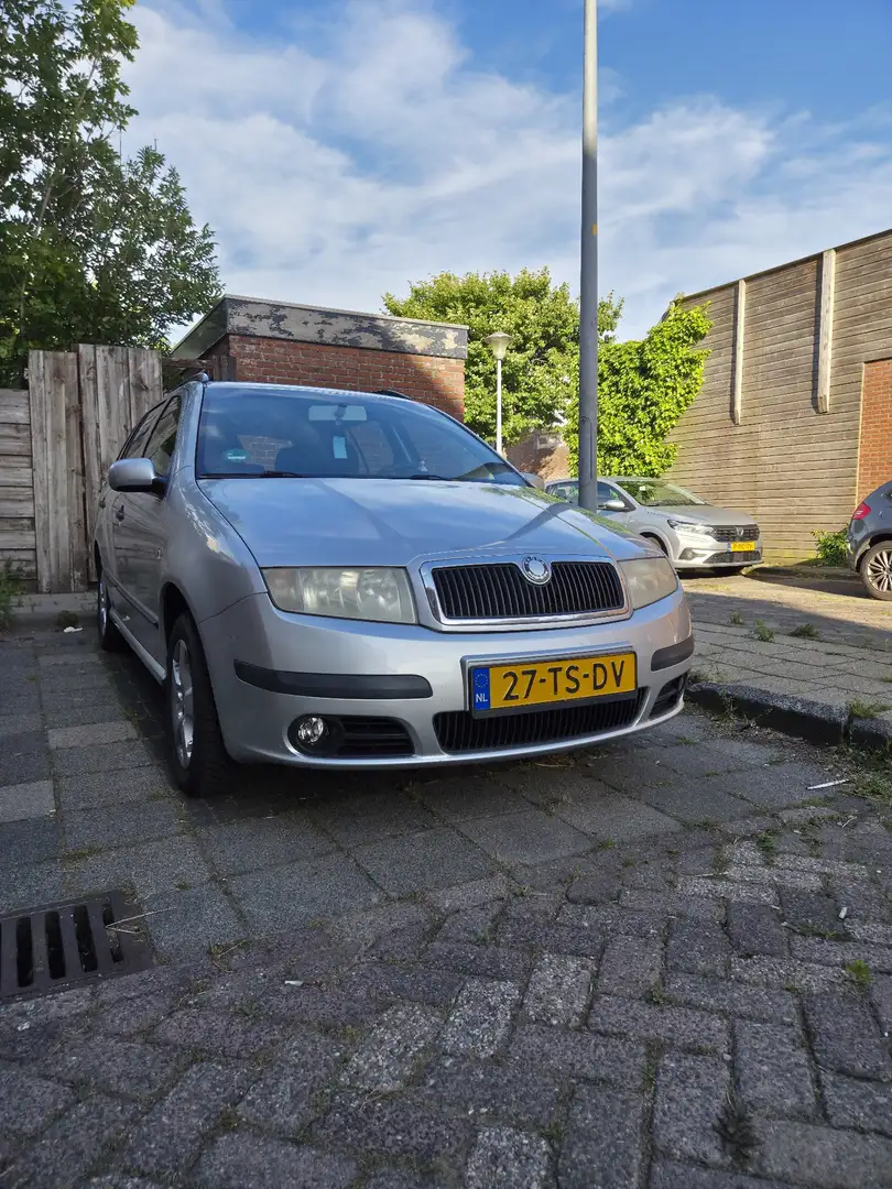 Skoda Fabia 1.4-16V Elegance Zilver - 2