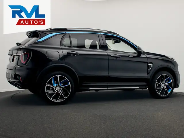 Lynk & Co 01 view 23