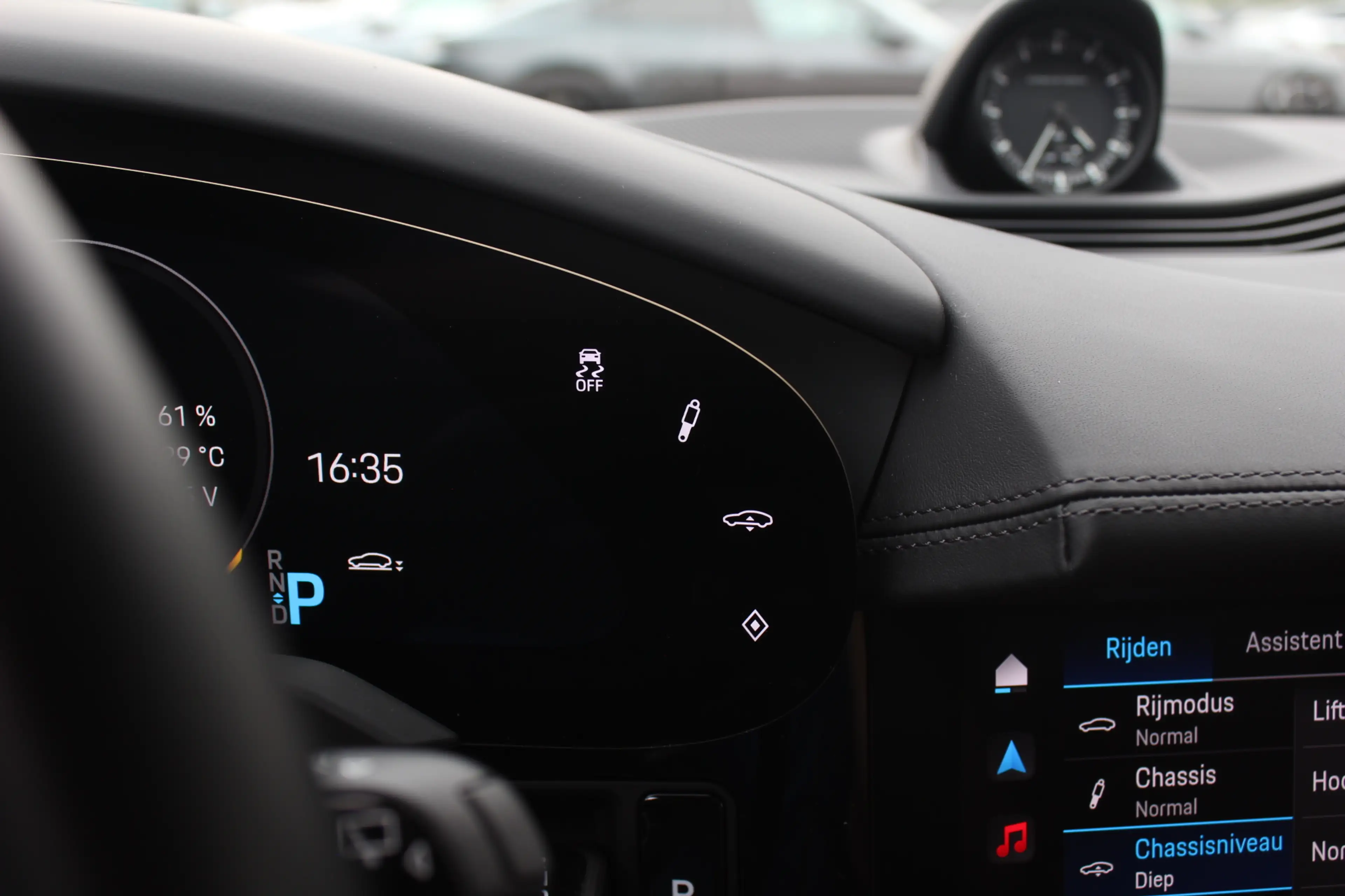 Porsche Taycan Cross Turismo Turbo S 93 kWh / SoH 90,9% / Panoram — photo 30